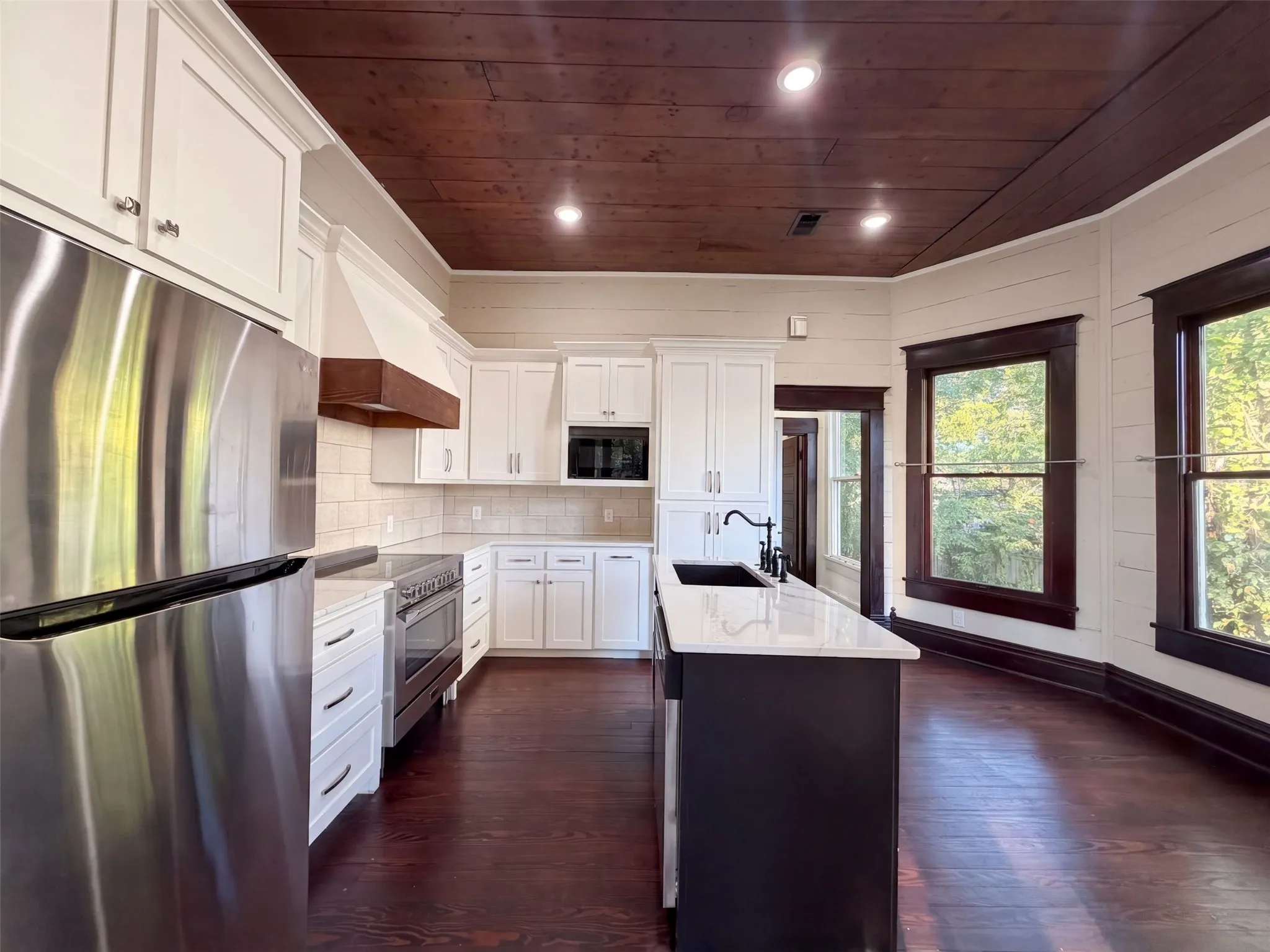 Single Family Residence For Sale in Grayson County , 712 S Crockett Street, Sherman, Texas 75090, 2 Bedroom, 2 Bathroom, Garage spaces, 1,412 Sqft, built in 1900, mls#21398746, Real Estate Agent in Sherman, Homes For Sale in Grayson county, Homes For Sale in Sherman, Realtor in Sherman Texas, Real Estate Brokerage Independent Realty Texas, Luminita Cordes Realtor