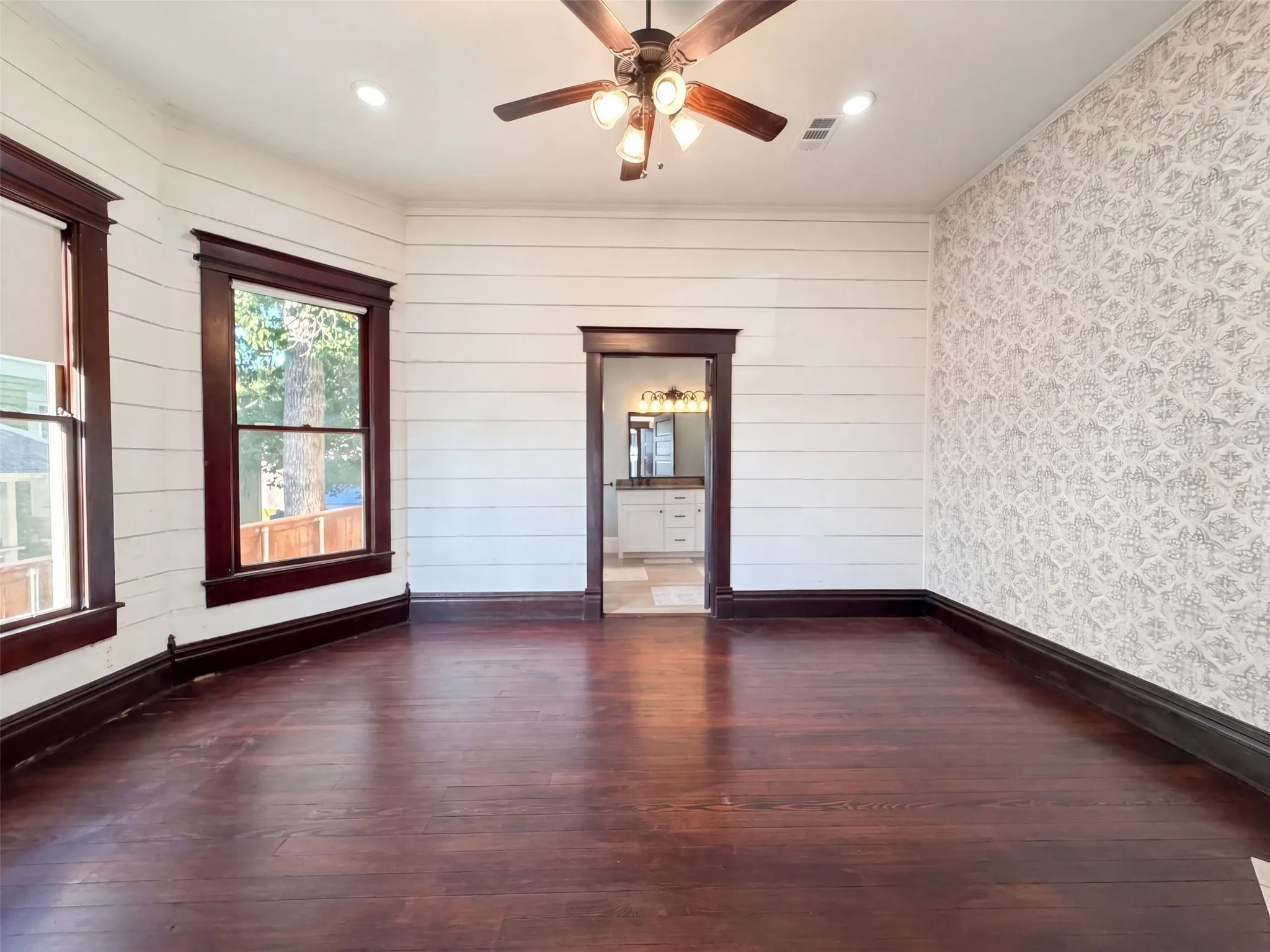 Single Family Residence For Sale in Grayson County , 712 S Crockett Street, Sherman, Texas 75090, 2 Bedroom, 2 Bathroom, Garage spaces, 1,412 Sqft, built in 1900, mls#21398746, Real Estate Agent in Sherman, Homes For Sale in Grayson county, Homes For Sale in Sherman, Realtor in Sherman Texas, Real Estate Brokerage Independent Realty Texas, Luminita Cordes Realtor