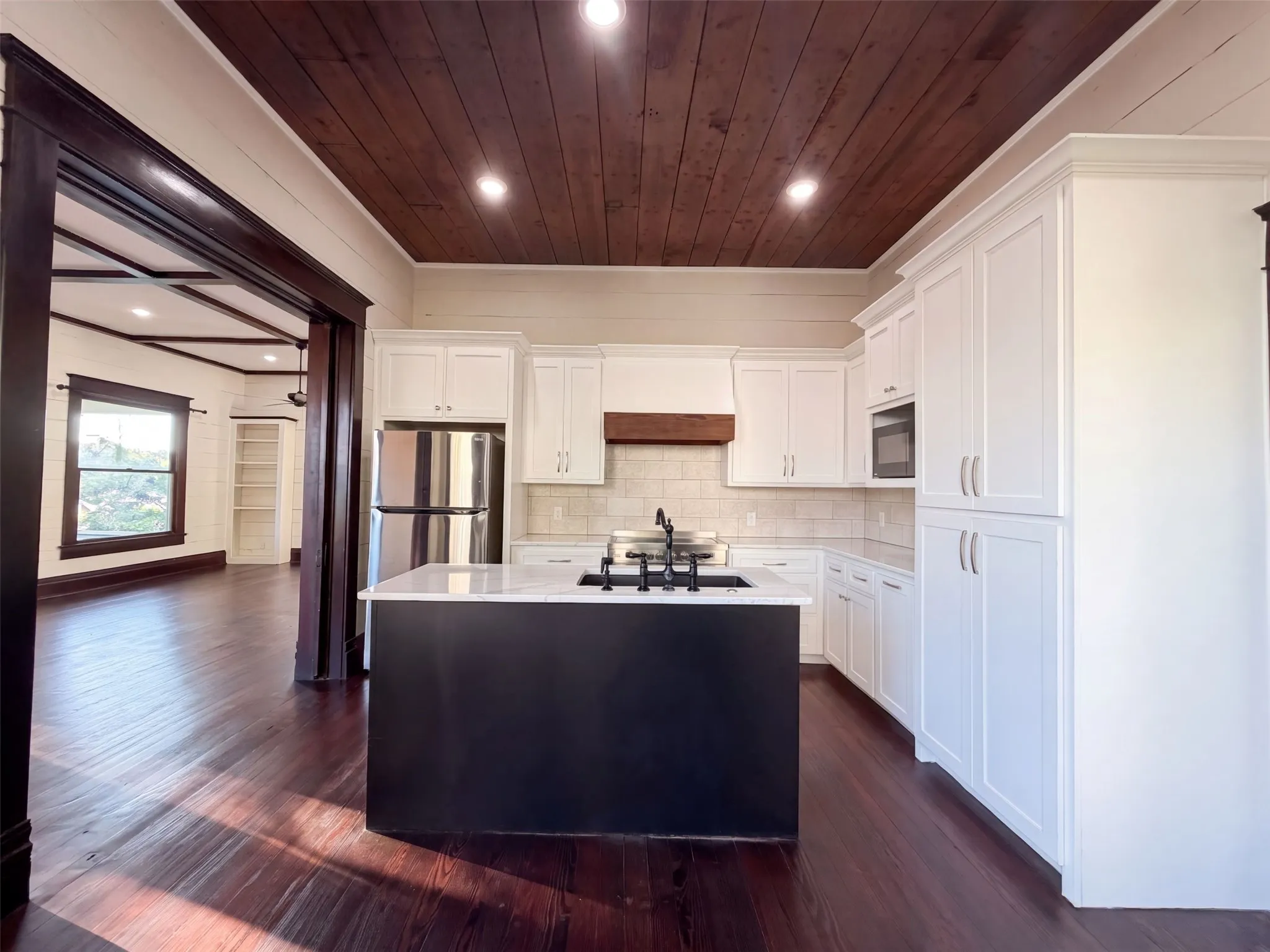 Single Family Residence For Sale in Grayson County , 712 S Crockett Street, Sherman, Texas 75090, 2 Bedroom, 2 Bathroom, Garage spaces, 1,412 Sqft, built in 1900, mls#21398746, Real Estate Agent in Sherman, Homes For Sale in Grayson county, Homes For Sale in Sherman, Realtor in Sherman Texas, Real Estate Brokerage Independent Realty Texas, Luminita Cordes Realtor