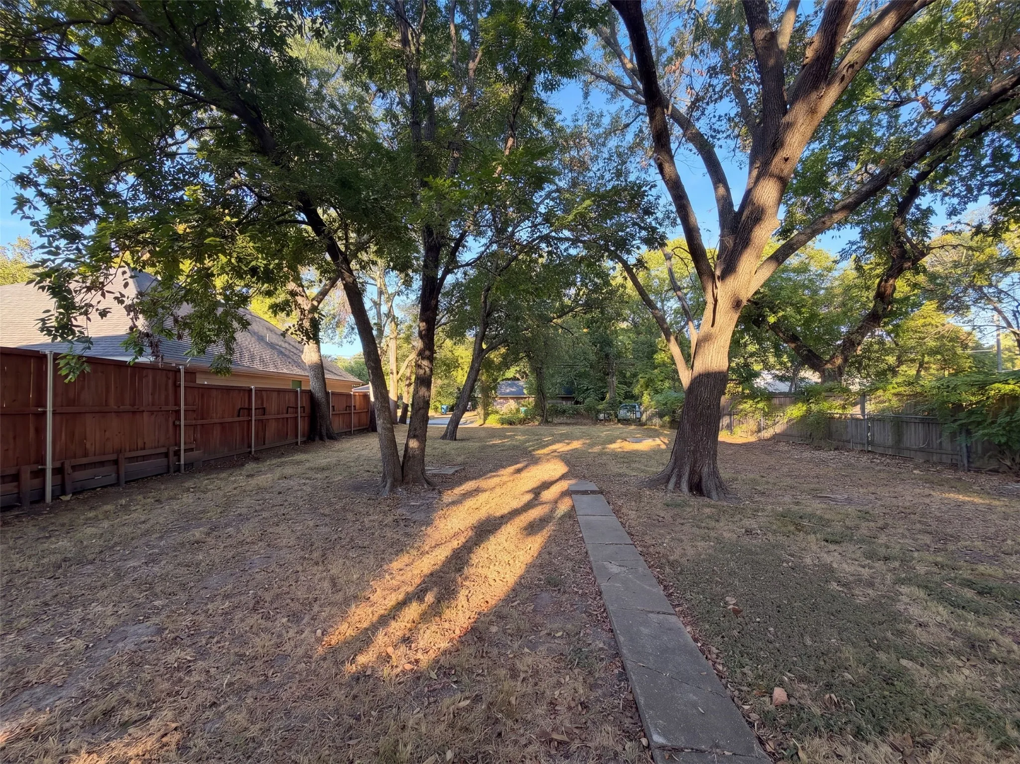 Single Family Residence For Sale in Grayson County , 712 S Crockett Street, Sherman, Texas 75090, 2 Bedroom, 2 Bathroom, Garage spaces, 1,412 Sqft, built in 1900, mls#21398746, Real Estate Agent in Sherman, Homes For Sale in Grayson county, Homes For Sale in Sherman, Realtor in Sherman Texas, Real Estate Brokerage Independent Realty Texas, Luminita Cordes Realtor