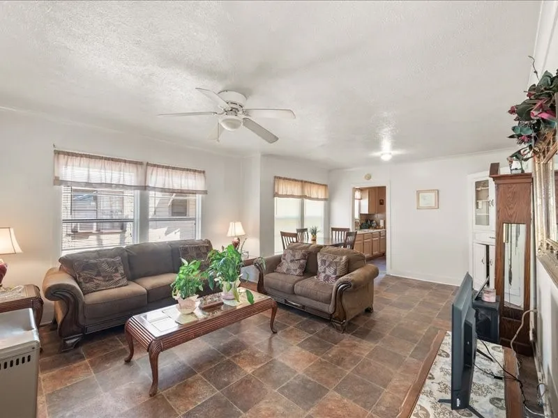 Single Family Residence For Sale in Smith County , 1215 N Confederate Avenue, Tyler, Texas 75702, 3 Bedroom, 1 Bathroom, Garage spaces, 1,148 Sqft, built in 1937, mls#21398415, Real Estate Agent in Tyler, Homes For Sale in Smith county, Homes For Sale in Tyler, Realtor in Tyler Texas, Real Estate Brokerage Independent Realty Texas, Luminita Cordes Realtor