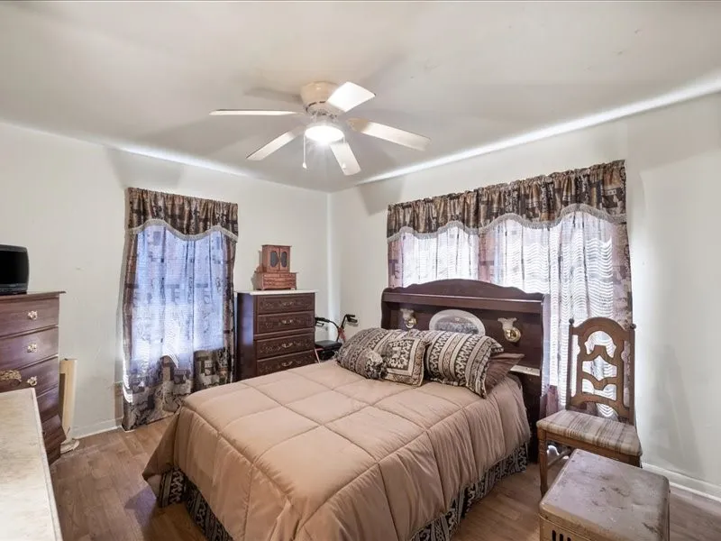 Single Family Residence For Sale in Smith County , 1215 N Confederate Avenue, Tyler, Texas 75702, 3 Bedroom, 1 Bathroom, Garage spaces, 1,148 Sqft, built in 1937, mls#21398415, Real Estate Agent in Tyler, Homes For Sale in Smith county, Homes For Sale in Tyler, Realtor in Tyler Texas, Real Estate Brokerage Independent Realty Texas, Luminita Cordes Realtor
