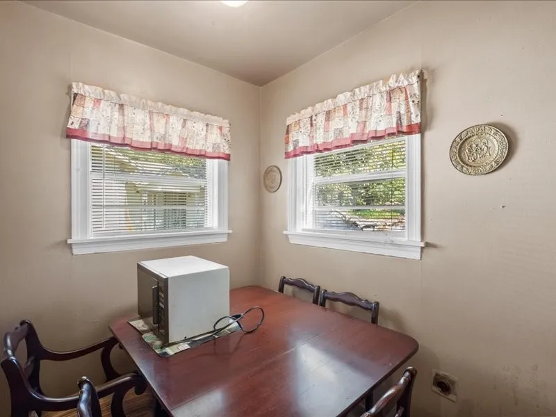 Single Family Residence For Sale in Smith County , 1215 N Confederate Avenue, Tyler, Texas 75702, 3 Bedroom, 1 Bathroom, Garage spaces, 1,148 Sqft, built in 1937, mls#21398415, Real Estate Agent in Tyler, Homes For Sale in Smith county, Homes For Sale in Tyler, Realtor in Tyler Texas, Real Estate Brokerage Independent Realty Texas, Luminita Cordes Realtor