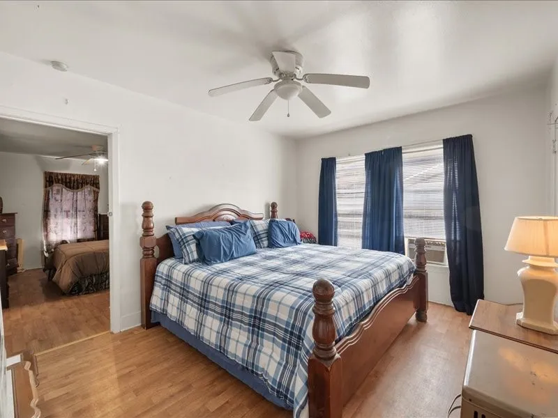 Single Family Residence For Sale in Smith County , 1215 N Confederate Avenue, Tyler, Texas 75702, 3 Bedroom, 1 Bathroom, Garage spaces, 1,148 Sqft, built in 1937, mls#21398415, Real Estate Agent in Tyler, Homes For Sale in Smith county, Homes For Sale in Tyler, Realtor in Tyler Texas, Real Estate Brokerage Independent Realty Texas, Luminita Cordes Realtor