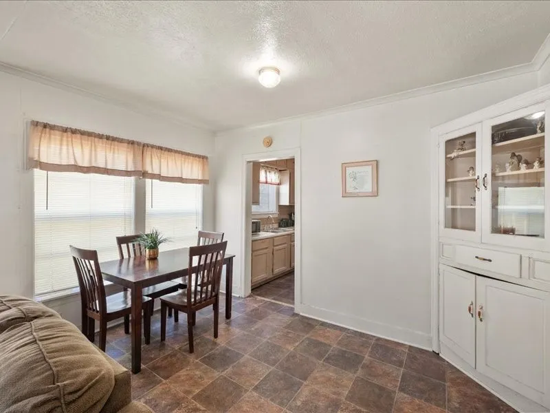 Single Family Residence For Sale in Smith County , 1215 N Confederate Avenue, Tyler, Texas 75702, 3 Bedroom, 1 Bathroom, Garage spaces, 1,148 Sqft, built in 1937, mls#21398415, Real Estate Agent in Tyler, Homes For Sale in Smith county, Homes For Sale in Tyler, Realtor in Tyler Texas, Real Estate Brokerage Independent Realty Texas, Luminita Cordes Realtor
