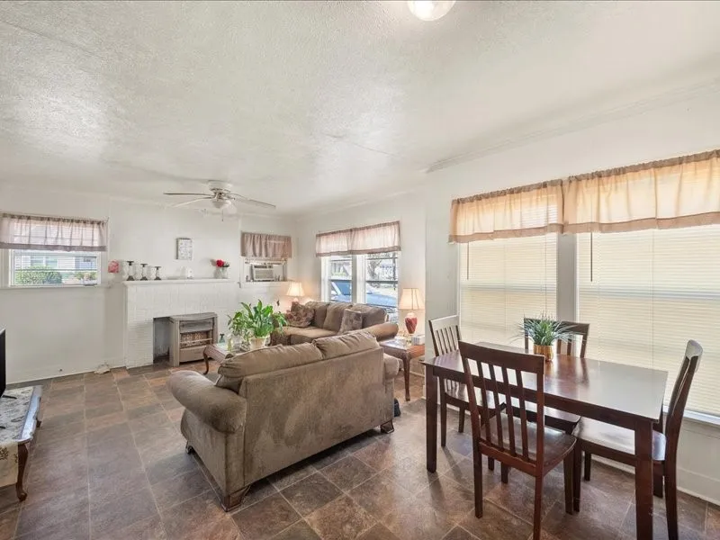 Single Family Residence For Sale in Smith County , 1215 N Confederate Avenue, Tyler, Texas 75702, 3 Bedroom, 1 Bathroom, Garage spaces, 1,148 Sqft, built in 1937, mls#21398415, Real Estate Agent in Tyler, Homes For Sale in Smith county, Homes For Sale in Tyler, Realtor in Tyler Texas, Real Estate Brokerage Independent Realty Texas, Luminita Cordes Realtor
