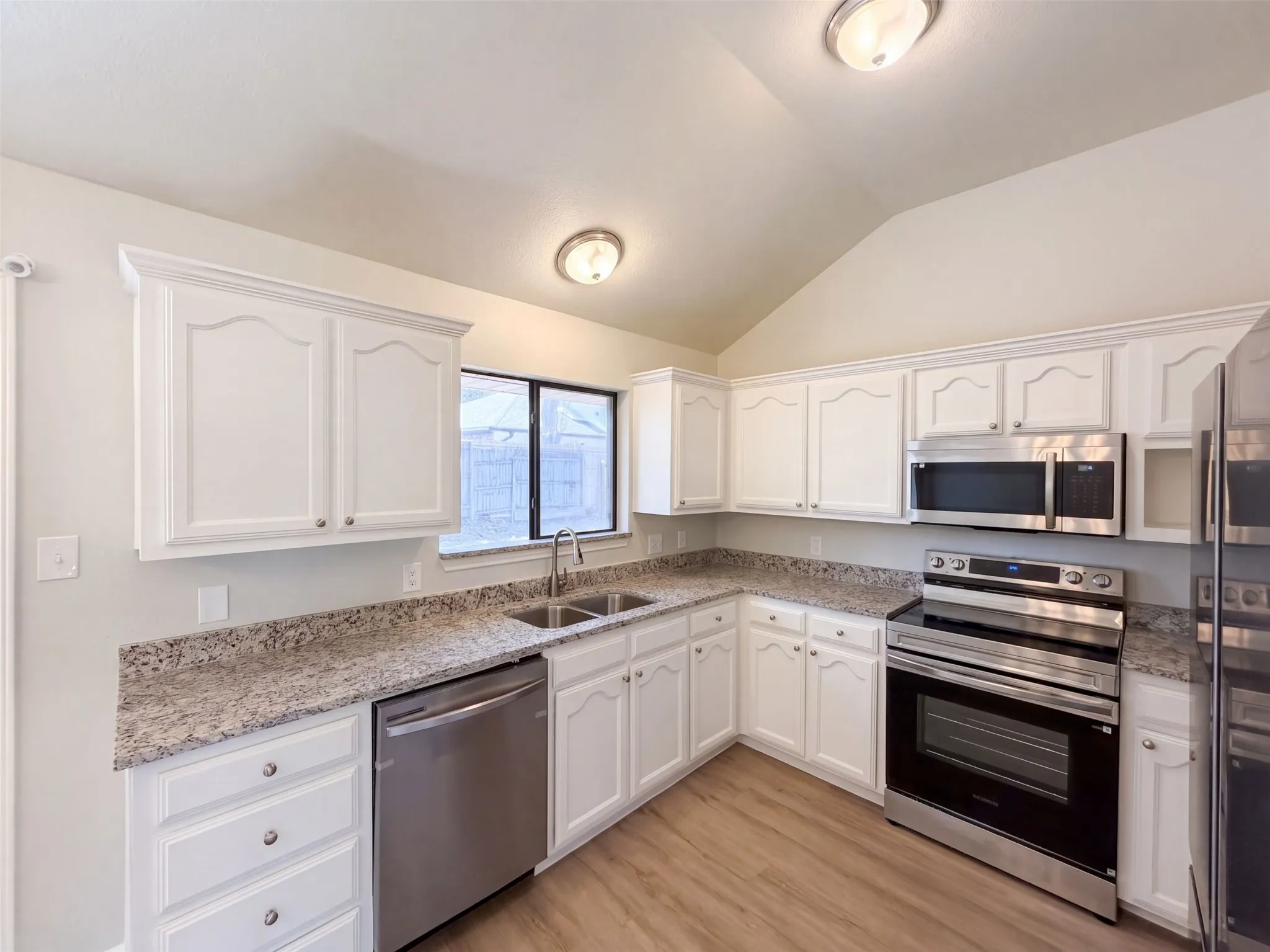 Single Family Residence For Sale in Denton County , 2812 Beverly Drive, Denton, Texas 76209, 3 Bedroom, 2 Bathroom, 2 Garage spaces, 1,372 Sqft, built in 1986, mls#21398423, Real Estate Agent in Denton, Homes For Sale in Denton county, Homes For Sale in Denton, Realtor in Denton Texas, Real Estate Brokerage Independent Realty Texas, Luminita Cordes Realtor