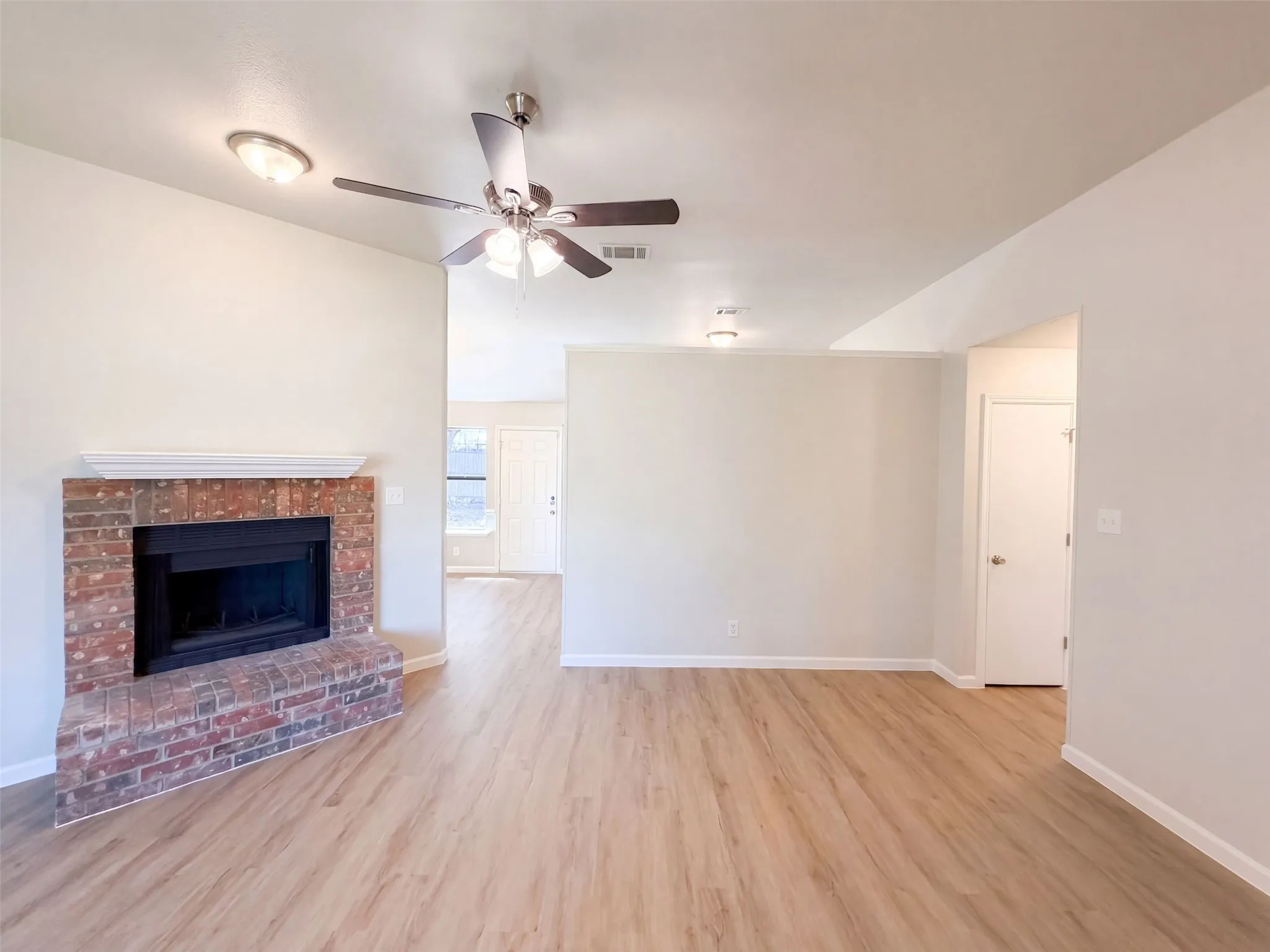 Single Family Residence For Sale in Denton County , 2812 Beverly Drive, Denton, Texas 76209, 3 Bedroom, 2 Bathroom, 2 Garage spaces, 1,372 Sqft, built in 1986, mls#21398423, Real Estate Agent in Denton, Homes For Sale in Denton county, Homes For Sale in Denton, Realtor in Denton Texas, Real Estate Brokerage Independent Realty Texas, Luminita Cordes Realtor