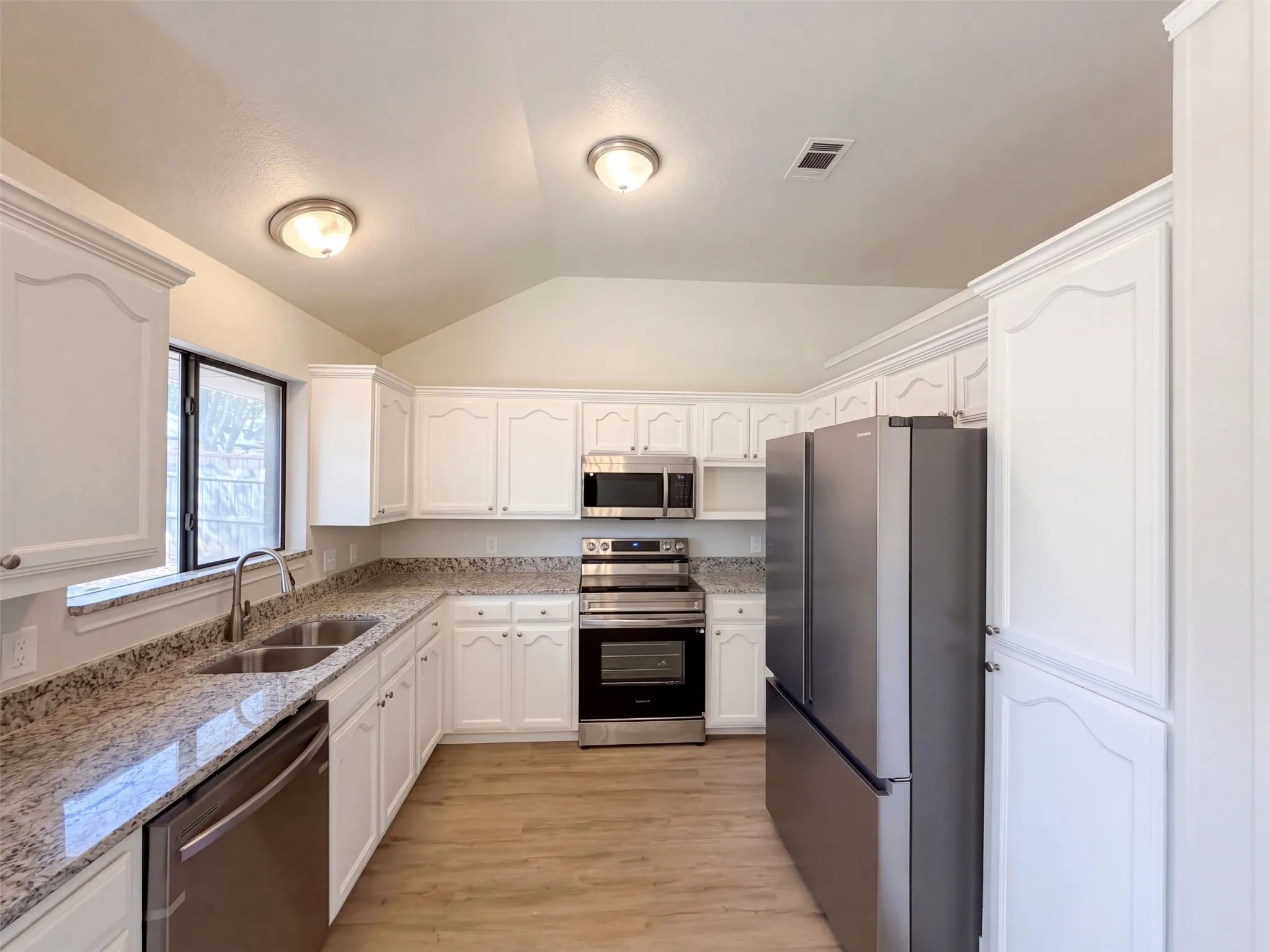 Single Family Residence For Sale in Denton County , 2812 Beverly Drive, Denton, Texas 76209, 3 Bedroom, 2 Bathroom, 2 Garage spaces, 1,372 Sqft, built in 1986, mls#21398423, Real Estate Agent in Denton, Homes For Sale in Denton county, Homes For Sale in Denton, Realtor in Denton Texas, Real Estate Brokerage Independent Realty Texas, Luminita Cordes Realtor