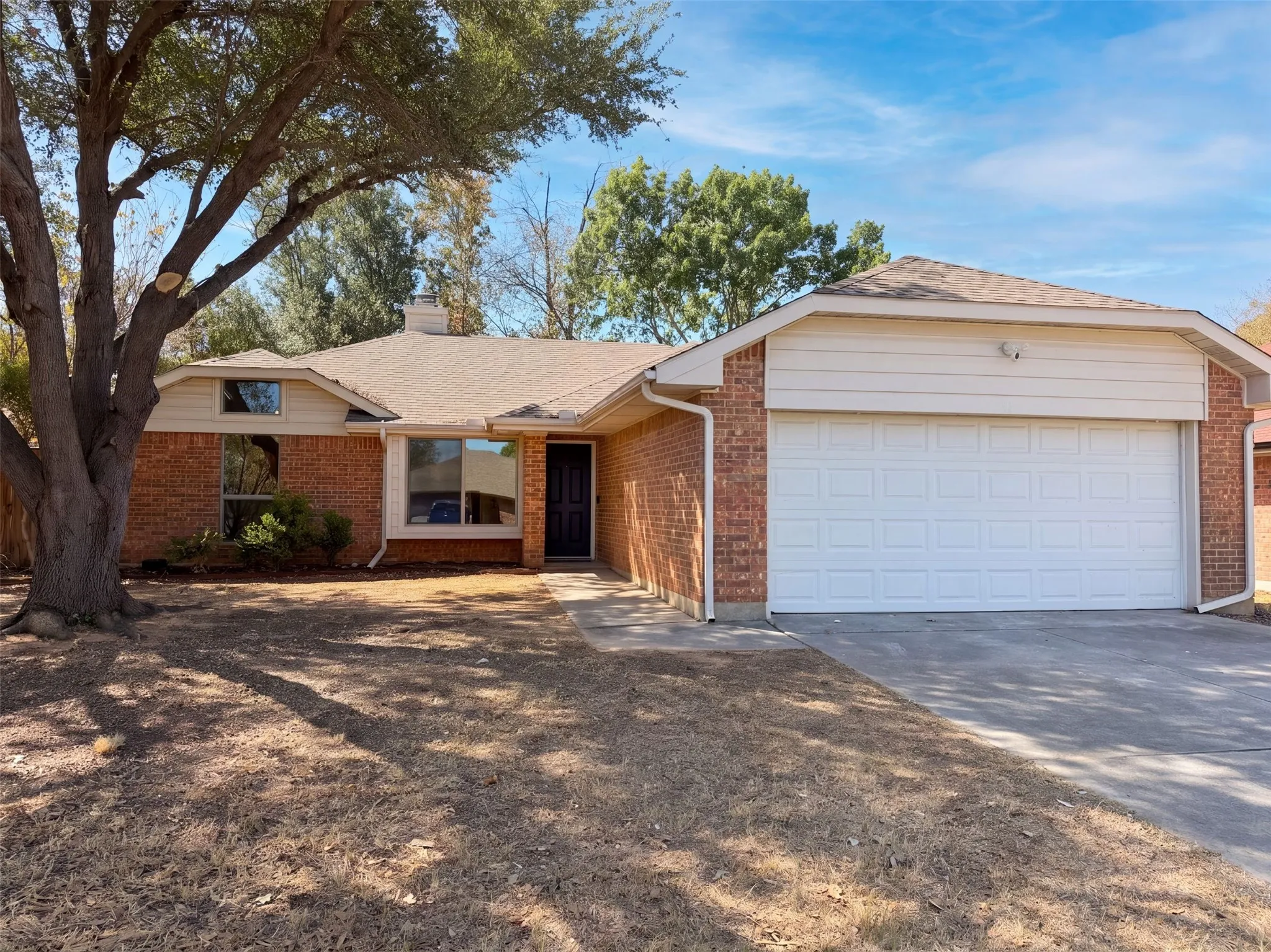 Single Family Residence For Sale in Denton County , 2812 Beverly Drive, Denton, Texas 76209, 3 Bedroom, 2 Bathroom, 2 Garage spaces, 1,372 Sqft, built in 1986, mls#21398423, Real Estate Agent in Denton, Homes For Sale in Denton county, Homes For Sale in Denton, Realtor in Denton Texas, Real Estate Brokerage Independent Realty Texas, Luminita Cordes Realtor