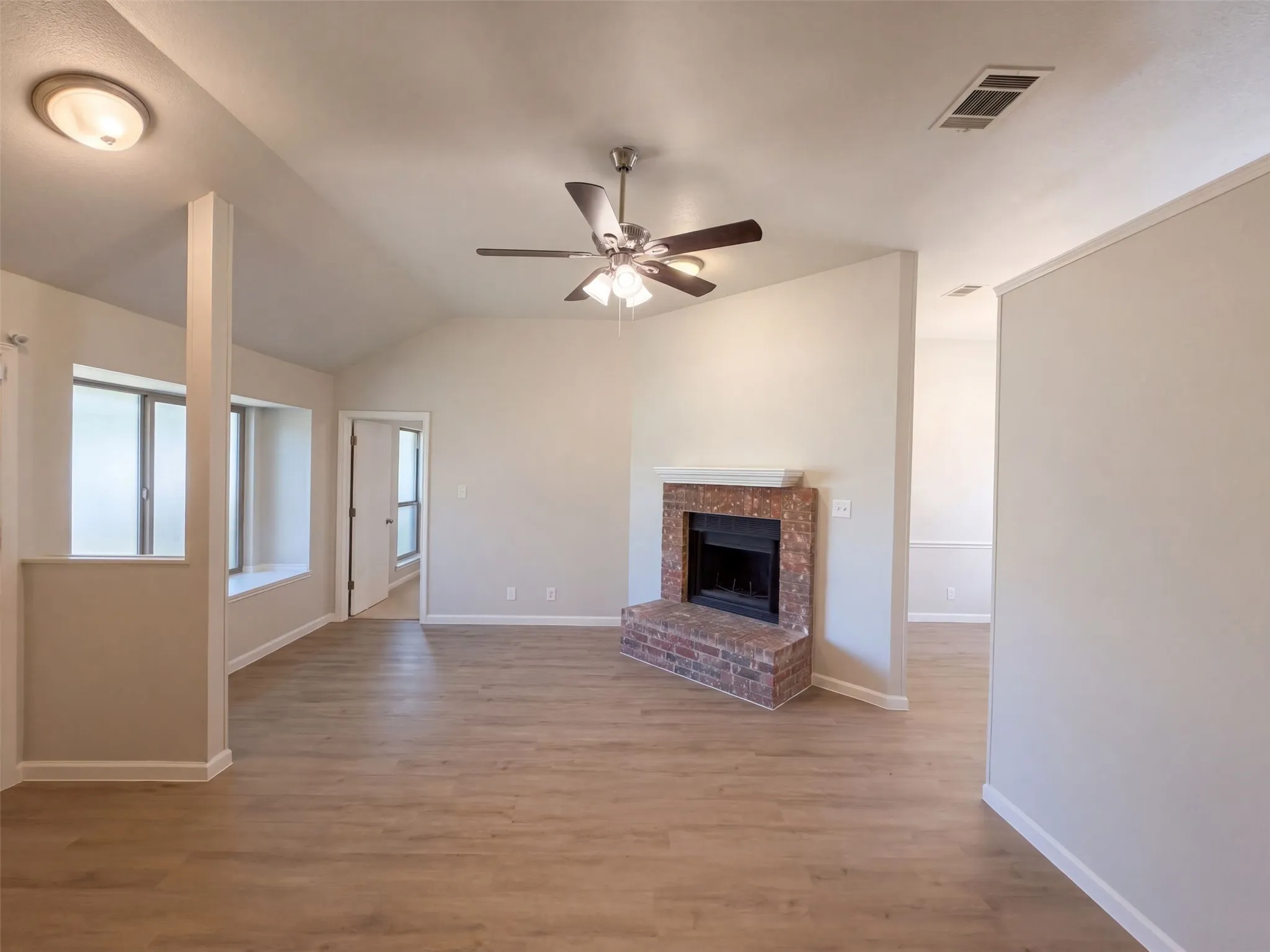 Single Family Residence For Sale in Denton County , 2812 Beverly Drive, Denton, Texas 76209, 3 Bedroom, 2 Bathroom, 2 Garage spaces, 1,372 Sqft, built in 1986, mls#21398423, Real Estate Agent in Denton, Homes For Sale in Denton county, Homes For Sale in Denton, Realtor in Denton Texas, Real Estate Brokerage Independent Realty Texas, Luminita Cordes Realtor