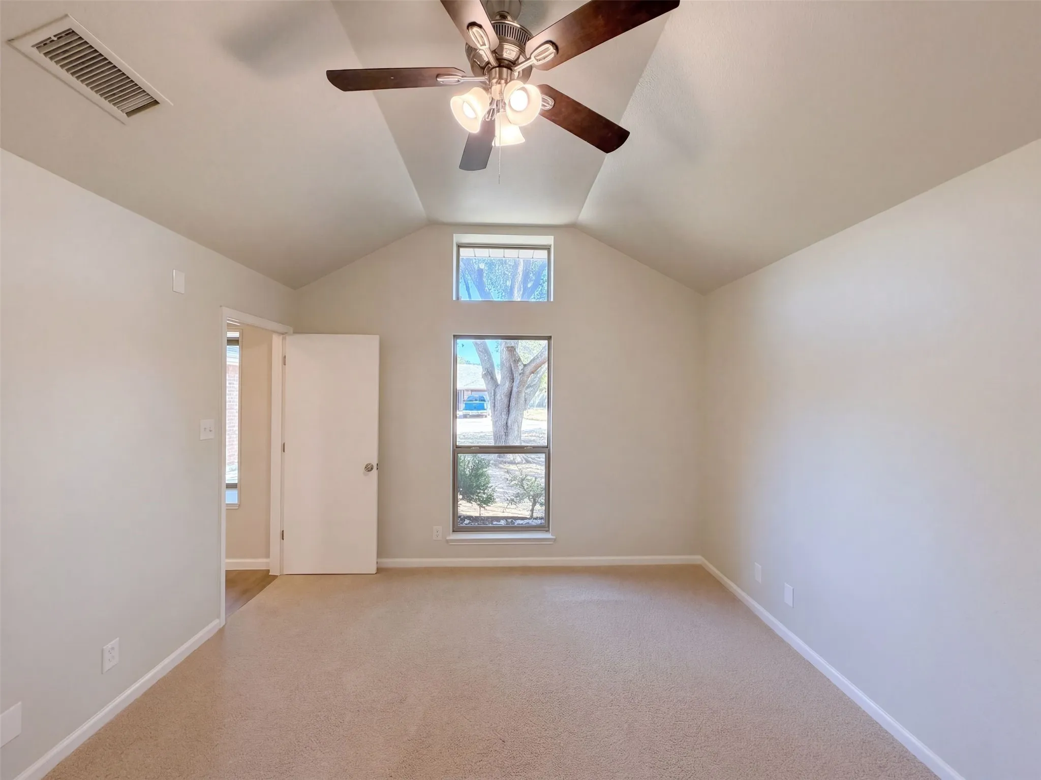 Single Family Residence For Sale in Denton County , 2812 Beverly Drive, Denton, Texas 76209, 3 Bedroom, 2 Bathroom, 2 Garage spaces, 1,372 Sqft, built in 1986, mls#21398423, Real Estate Agent in Denton, Homes For Sale in Denton county, Homes For Sale in Denton, Realtor in Denton Texas, Real Estate Brokerage Independent Realty Texas, Luminita Cordes Realtor
