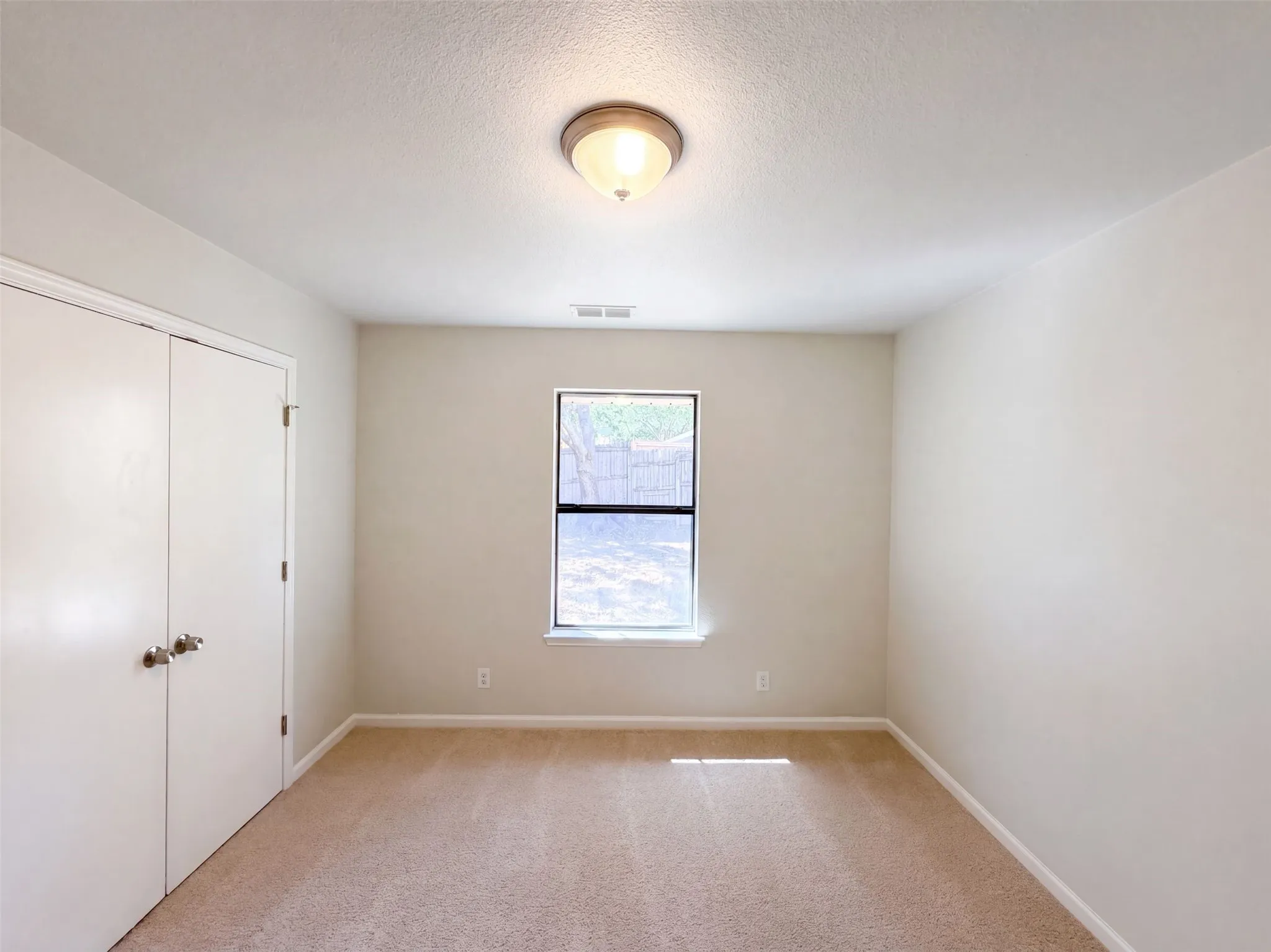 Single Family Residence For Sale in Denton County , 2812 Beverly Drive, Denton, Texas 76209, 3 Bedroom, 2 Bathroom, 2 Garage spaces, 1,372 Sqft, built in 1986, mls#21398423, Real Estate Agent in Denton, Homes For Sale in Denton county, Homes For Sale in Denton, Realtor in Denton Texas, Real Estate Brokerage Independent Realty Texas, Luminita Cordes Realtor
