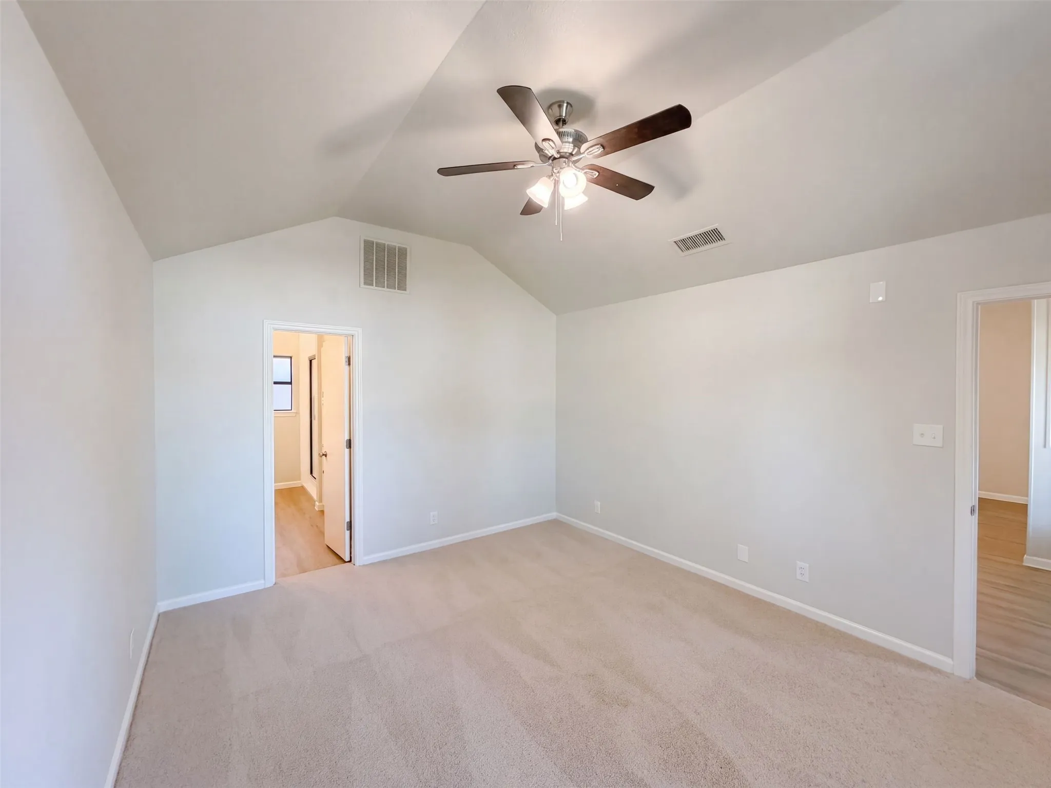 Single Family Residence For Sale in Denton County , 2812 Beverly Drive, Denton, Texas 76209, 3 Bedroom, 2 Bathroom, 2 Garage spaces, 1,372 Sqft, built in 1986, mls#21398423, Real Estate Agent in Denton, Homes For Sale in Denton county, Homes For Sale in Denton, Realtor in Denton Texas, Real Estate Brokerage Independent Realty Texas, Luminita Cordes Realtor