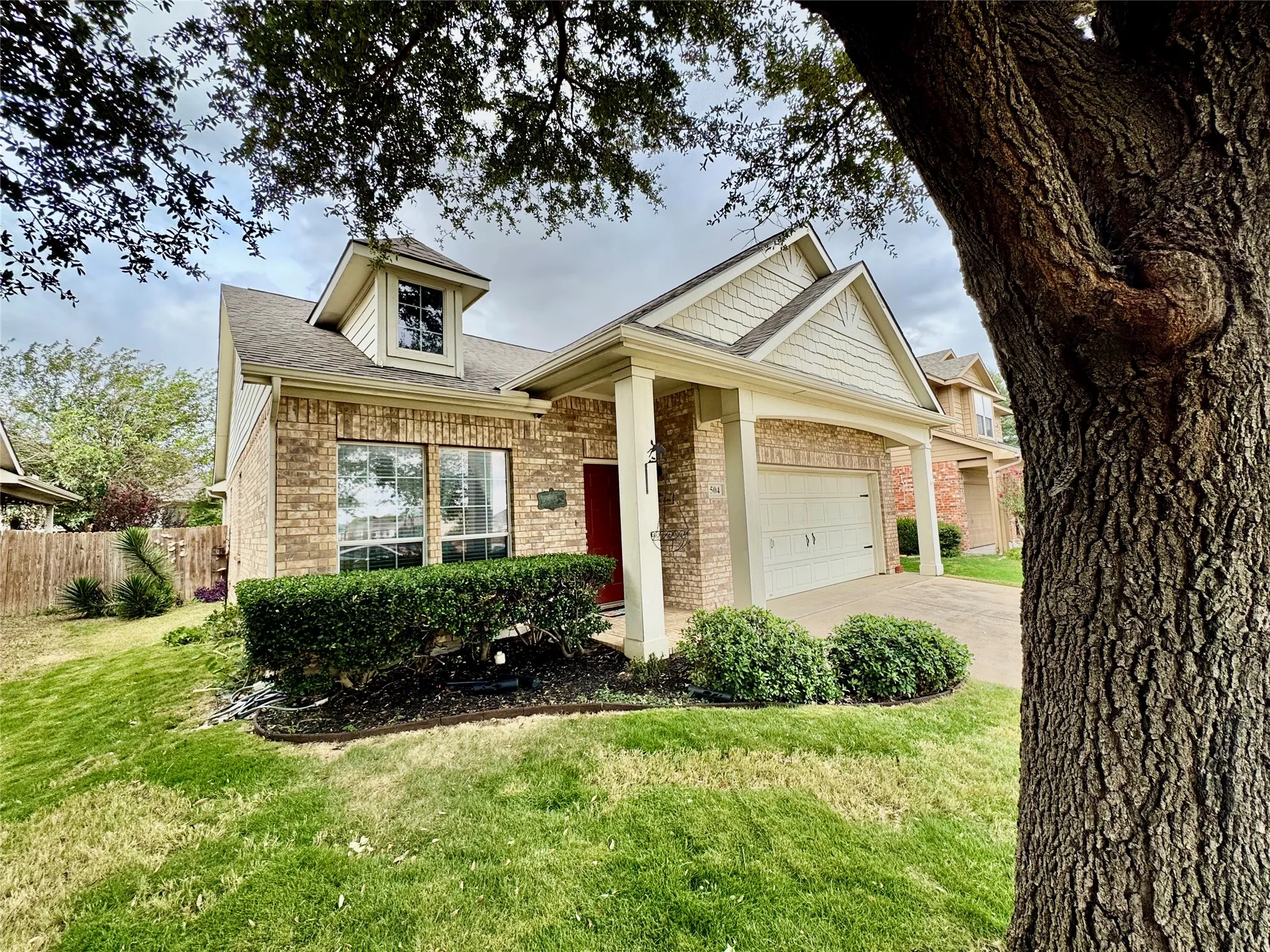 Single Family Residence For Sale in Tarrant County , 504 Winbridge Lane, Fort Worth, Texas 76052, 3 Bedroom, 2 Bathroom, 2 Garage spaces, 1,598 Sqft, built in 2005, mls#21400624, Real Estate Agent in Fort Worth, Homes For Sale in Tarrant county, Homes For Sale in Fort Worth, Realtor in Fort Worth Texas, Real Estate Brokerage Independent Realty Texas, Luminita Cordes Realtor