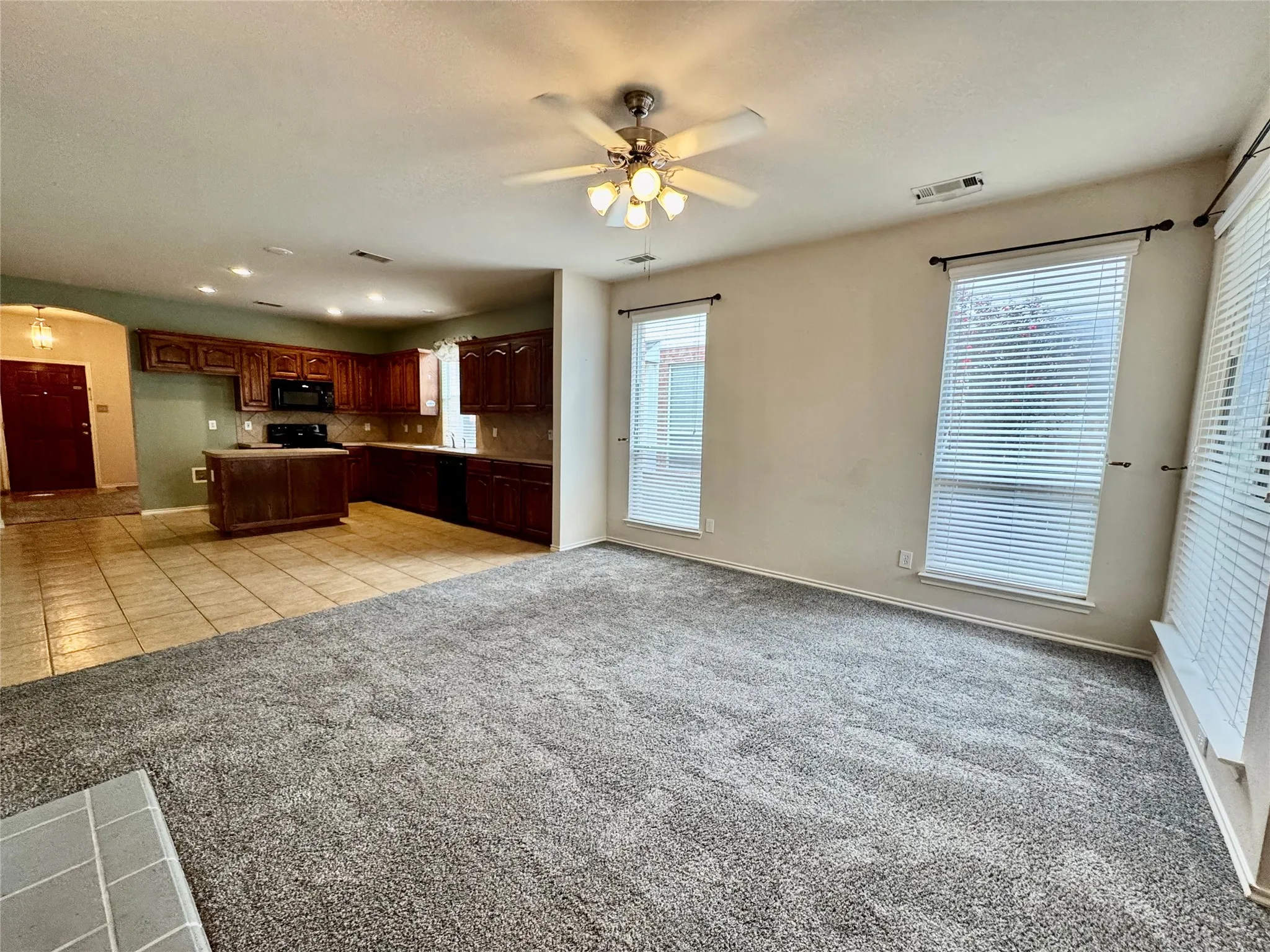 Single Family Residence For Sale in Tarrant County , 504 Winbridge Lane, Fort Worth, Texas 76052, 3 Bedroom, 2 Bathroom, 2 Garage spaces, 1,598 Sqft, built in 2005, mls#21400624, Real Estate Agent in Fort Worth, Homes For Sale in Tarrant county, Homes For Sale in Fort Worth, Realtor in Fort Worth Texas, Real Estate Brokerage Independent Realty Texas, Luminita Cordes Realtor