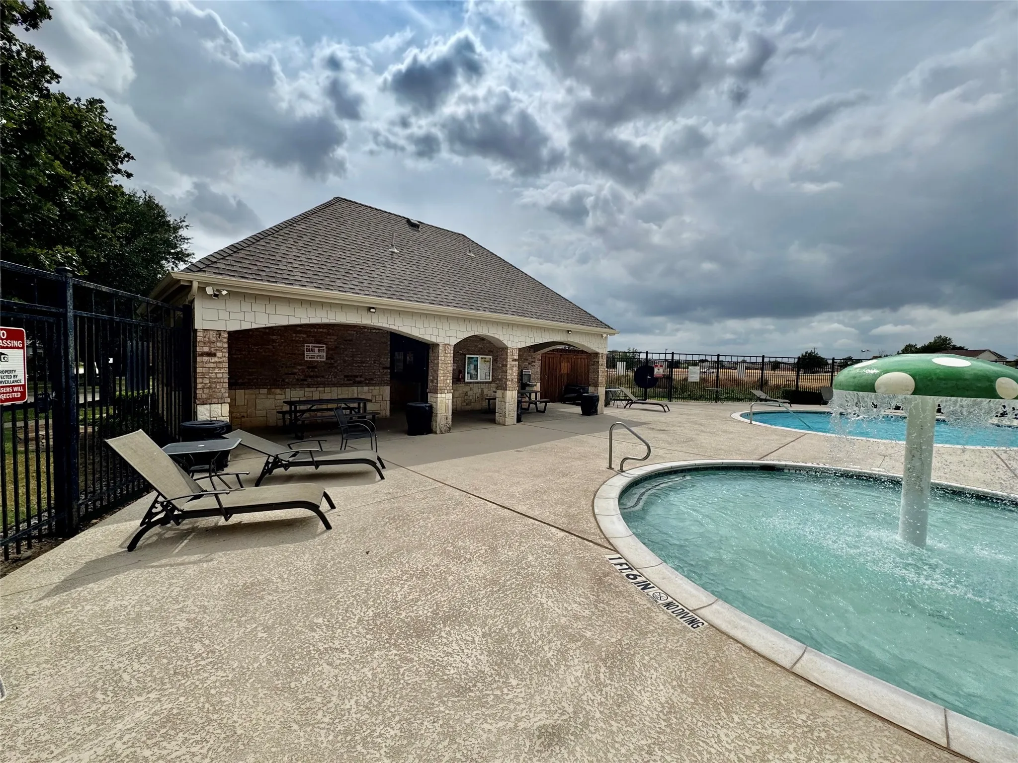 Single Family Residence For Sale in Tarrant County , 504 Winbridge Lane, Fort Worth, Texas 76052, 3 Bedroom, 2 Bathroom, 2 Garage spaces, 1,598 Sqft, built in 2005, mls#21400624, Real Estate Agent in Fort Worth, Homes For Sale in Tarrant county, Homes For Sale in Fort Worth, Realtor in Fort Worth Texas, Real Estate Brokerage Independent Realty Texas, Luminita Cordes Realtor
