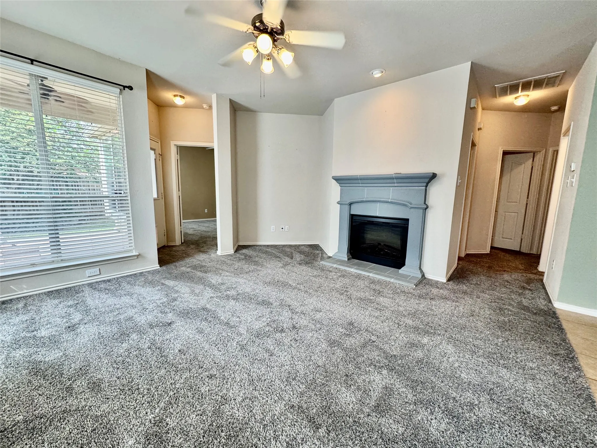 Single Family Residence For Sale in Tarrant County , 504 Winbridge Lane, Fort Worth, Texas 76052, 3 Bedroom, 2 Bathroom, 2 Garage spaces, 1,598 Sqft, built in 2005, mls#21400624, Real Estate Agent in Fort Worth, Homes For Sale in Tarrant county, Homes For Sale in Fort Worth, Realtor in Fort Worth Texas, Real Estate Brokerage Independent Realty Texas, Luminita Cordes Realtor