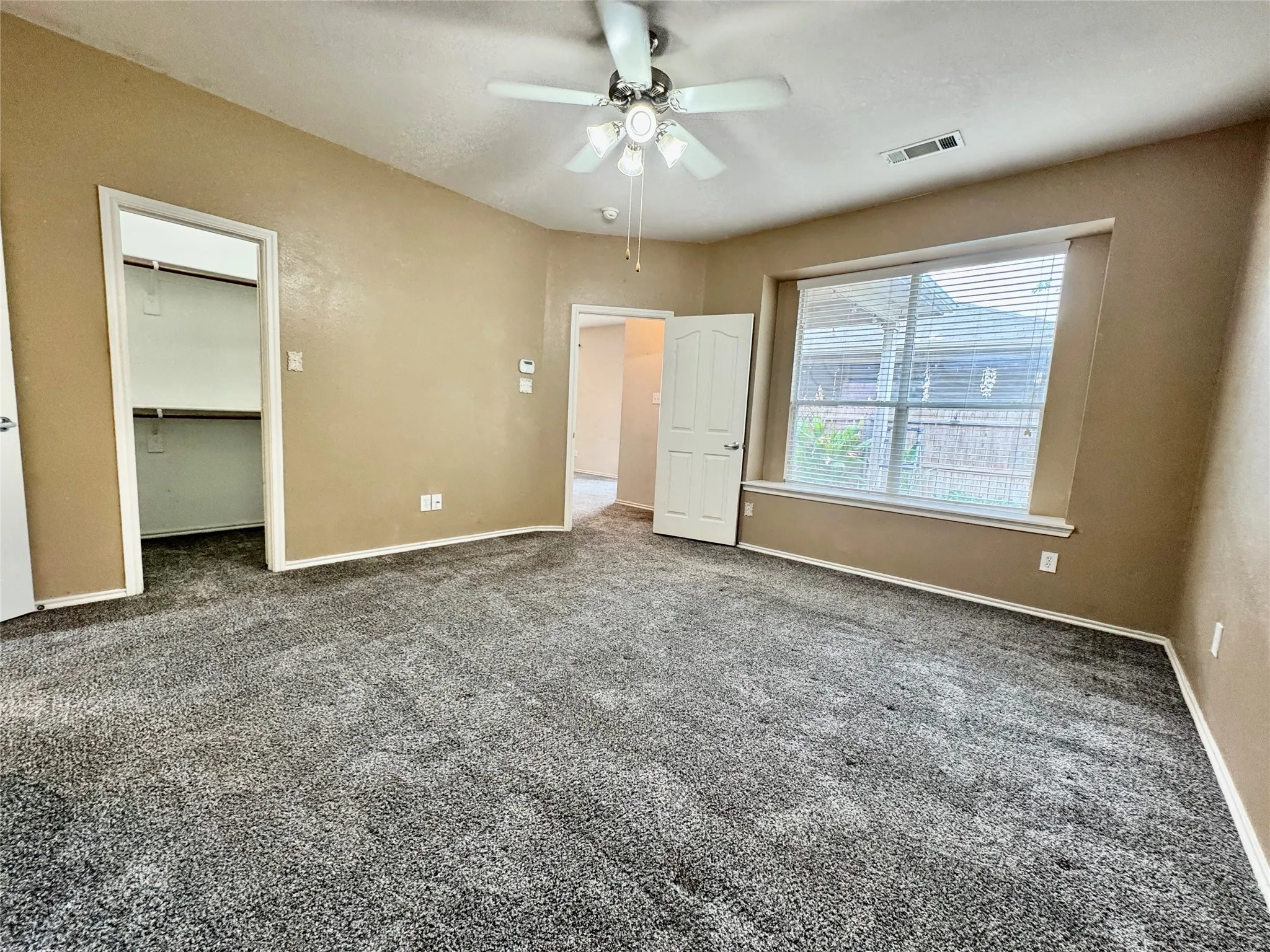 Single Family Residence For Sale in Tarrant County , 504 Winbridge Lane, Fort Worth, Texas 76052, 3 Bedroom, 2 Bathroom, 2 Garage spaces, 1,598 Sqft, built in 2005, mls#21400624, Real Estate Agent in Fort Worth, Homes For Sale in Tarrant county, Homes For Sale in Fort Worth, Realtor in Fort Worth Texas, Real Estate Brokerage Independent Realty Texas, Luminita Cordes Realtor