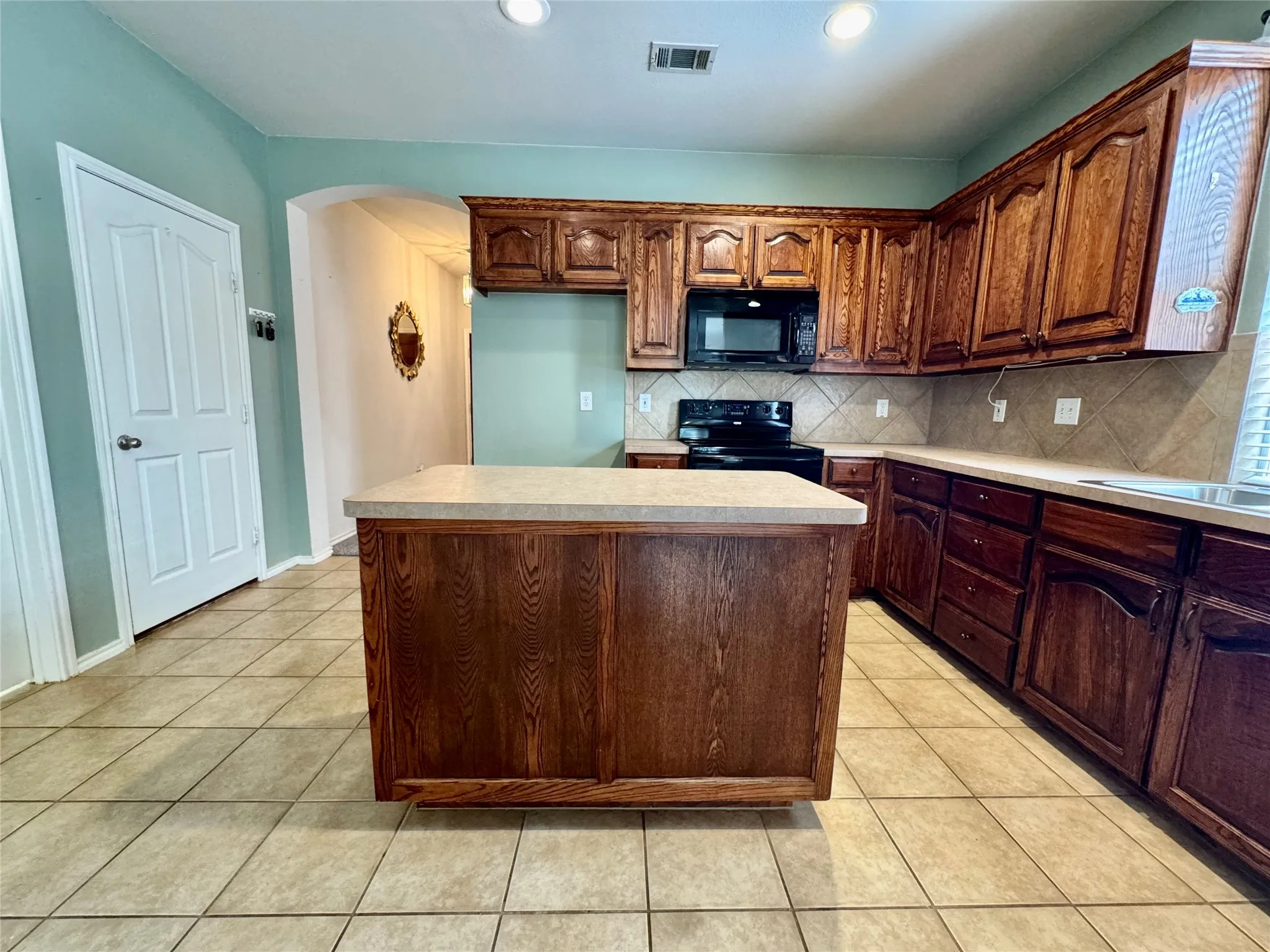Single Family Residence For Sale in Tarrant County , 504 Winbridge Lane, Fort Worth, Texas 76052, 3 Bedroom, 2 Bathroom, 2 Garage spaces, 1,598 Sqft, built in 2005, mls#21400624, Real Estate Agent in Fort Worth, Homes For Sale in Tarrant county, Homes For Sale in Fort Worth, Realtor in Fort Worth Texas, Real Estate Brokerage Independent Realty Texas, Luminita Cordes Realtor