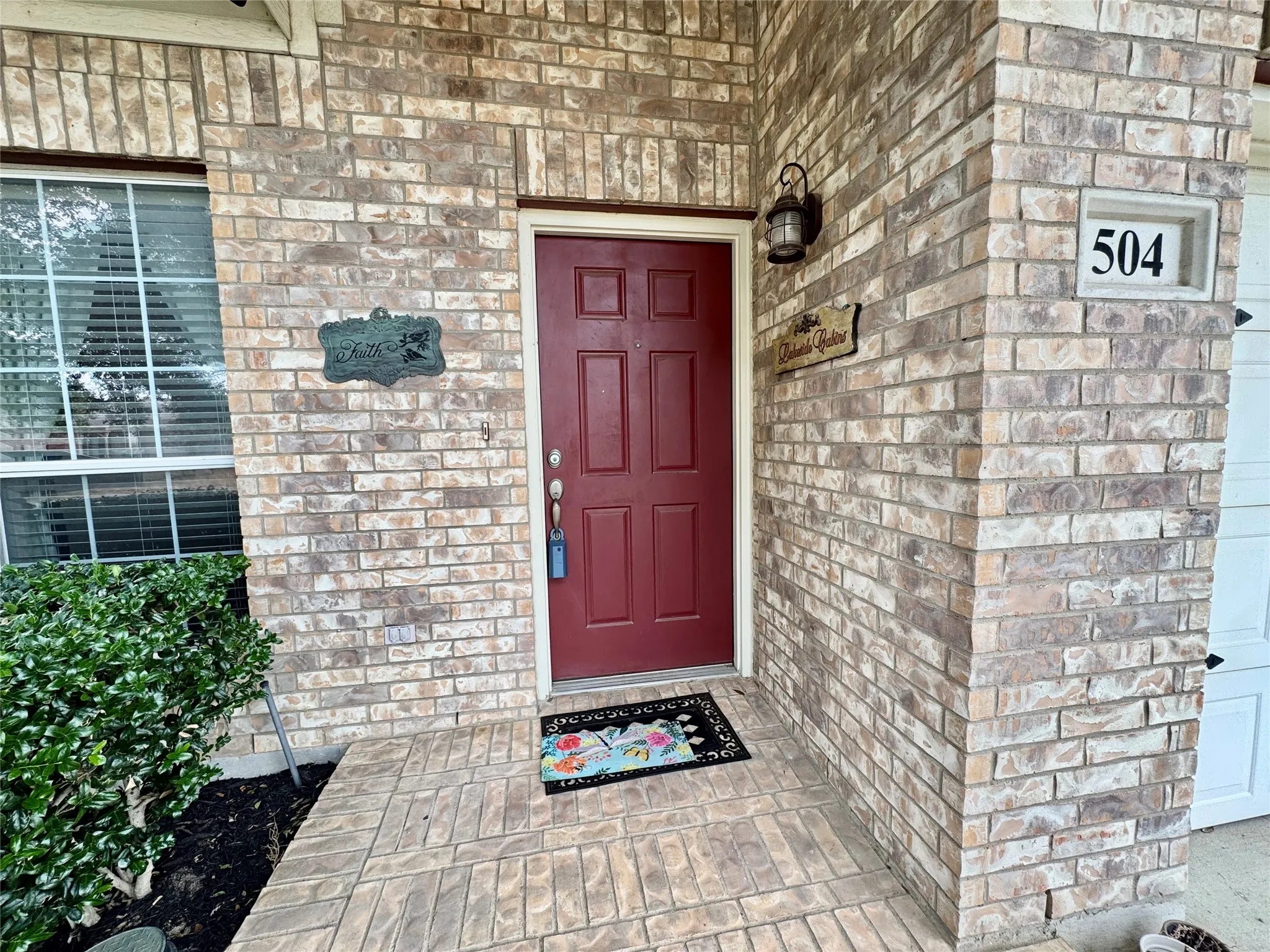 Single Family Residence For Sale in Tarrant County , 504 Winbridge Lane, Fort Worth, Texas 76052, 3 Bedroom, 2 Bathroom, 2 Garage spaces, 1,598 Sqft, built in 2005, mls#21400624, Real Estate Agent in Fort Worth, Homes For Sale in Tarrant county, Homes For Sale in Fort Worth, Realtor in Fort Worth Texas, Real Estate Brokerage Independent Realty Texas, Luminita Cordes Realtor