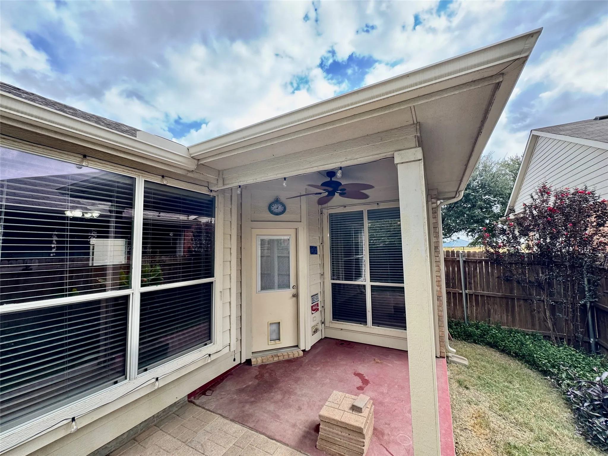 Single Family Residence For Sale in Tarrant County , 504 Winbridge Lane, Fort Worth, Texas 76052, 3 Bedroom, 2 Bathroom, 2 Garage spaces, 1,598 Sqft, built in 2005, mls#21400624, Real Estate Agent in Fort Worth, Homes For Sale in Tarrant county, Homes For Sale in Fort Worth, Realtor in Fort Worth Texas, Real Estate Brokerage Independent Realty Texas, Luminita Cordes Realtor