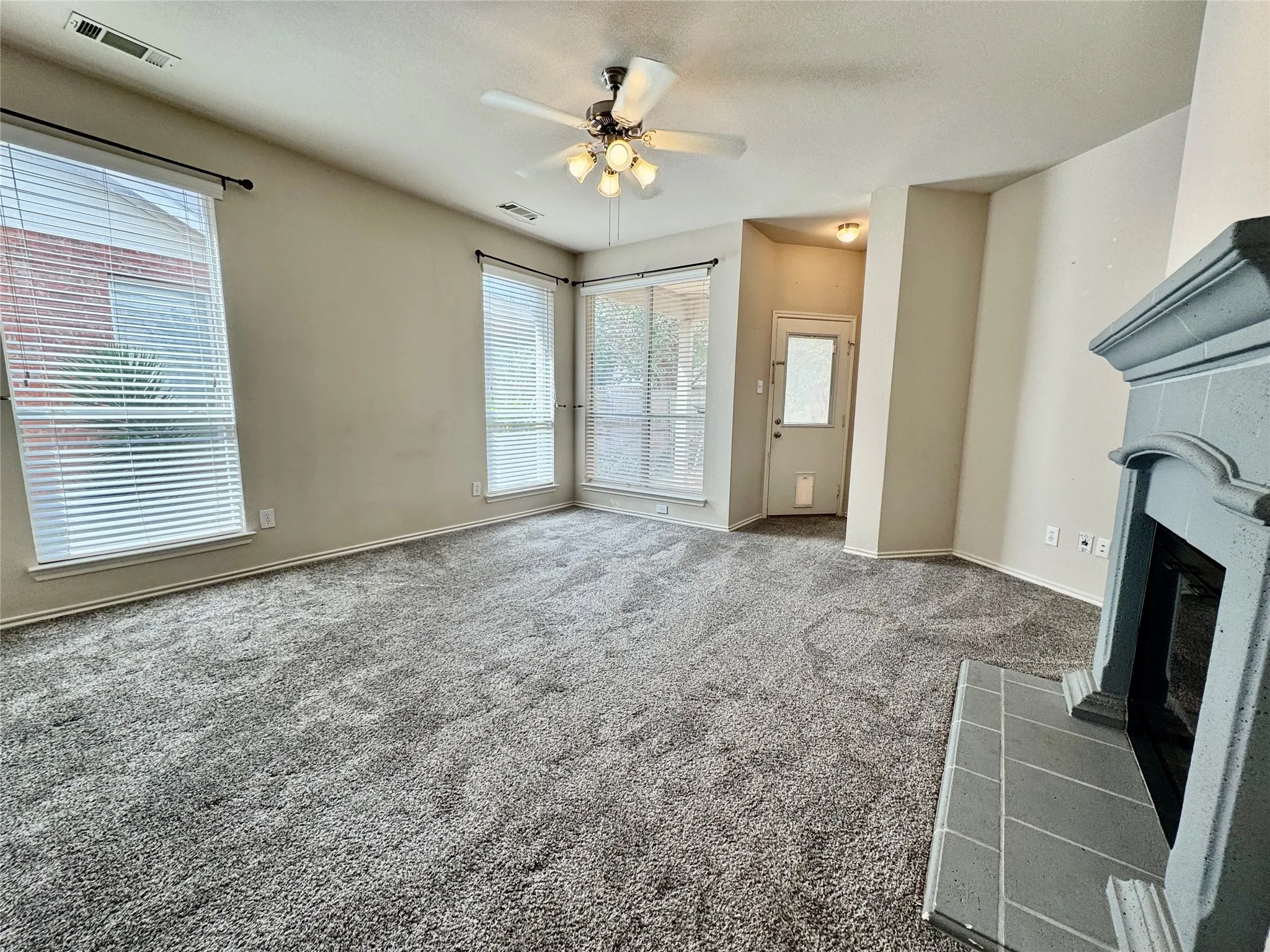 Single Family Residence For Sale in Tarrant County , 504 Winbridge Lane, Fort Worth, Texas 76052, 3 Bedroom, 2 Bathroom, 2 Garage spaces, 1,598 Sqft, built in 2005, mls#21400624, Real Estate Agent in Fort Worth, Homes For Sale in Tarrant county, Homes For Sale in Fort Worth, Realtor in Fort Worth Texas, Real Estate Brokerage Independent Realty Texas, Luminita Cordes Realtor