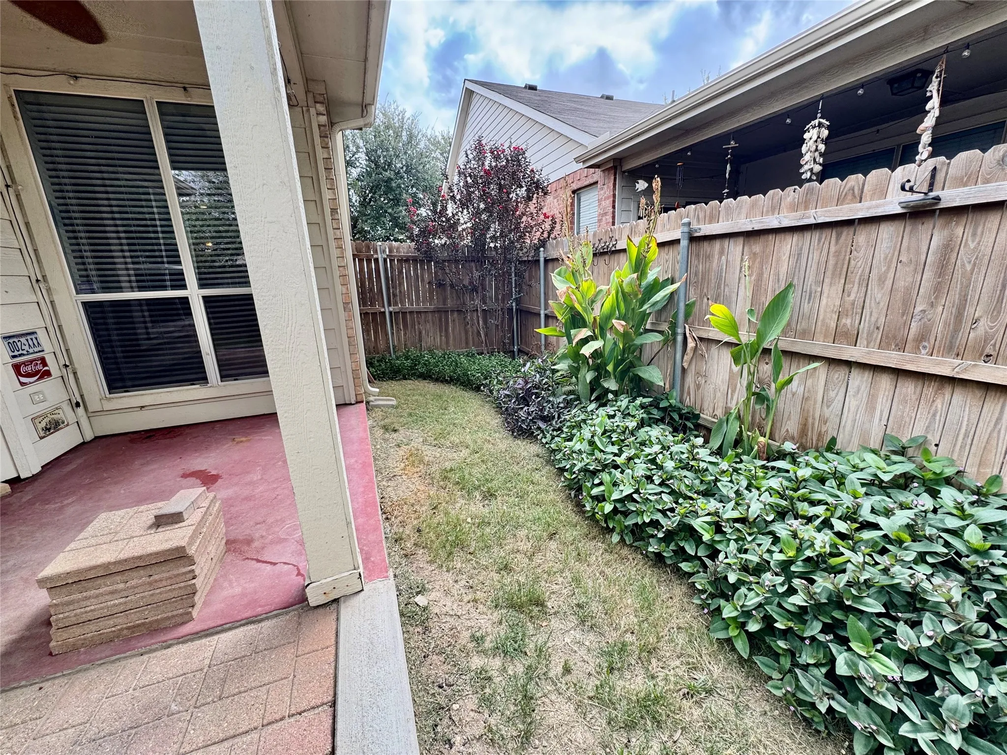Single Family Residence For Sale in Tarrant County , 504 Winbridge Lane, Fort Worth, Texas 76052, 3 Bedroom, 2 Bathroom, 2 Garage spaces, 1,598 Sqft, built in 2005, mls#21400624, Real Estate Agent in Fort Worth, Homes For Sale in Tarrant county, Homes For Sale in Fort Worth, Realtor in Fort Worth Texas, Real Estate Brokerage Independent Realty Texas, Luminita Cordes Realtor