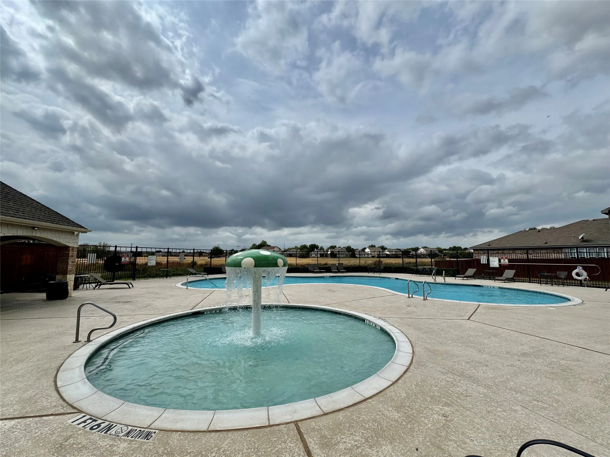 Single Family Residence For Sale in Tarrant County , 504 Winbridge Lane, Fort Worth, Texas 76052, 3 Bedroom, 2 Bathroom, 2 Garage spaces, 1,598 Sqft, built in 2005, mls#21400624, Real Estate Agent in Fort Worth, Homes For Sale in Tarrant county, Homes For Sale in Fort Worth, Realtor in Fort Worth Texas, Real Estate Brokerage Independent Realty Texas, Luminita Cordes Realtor