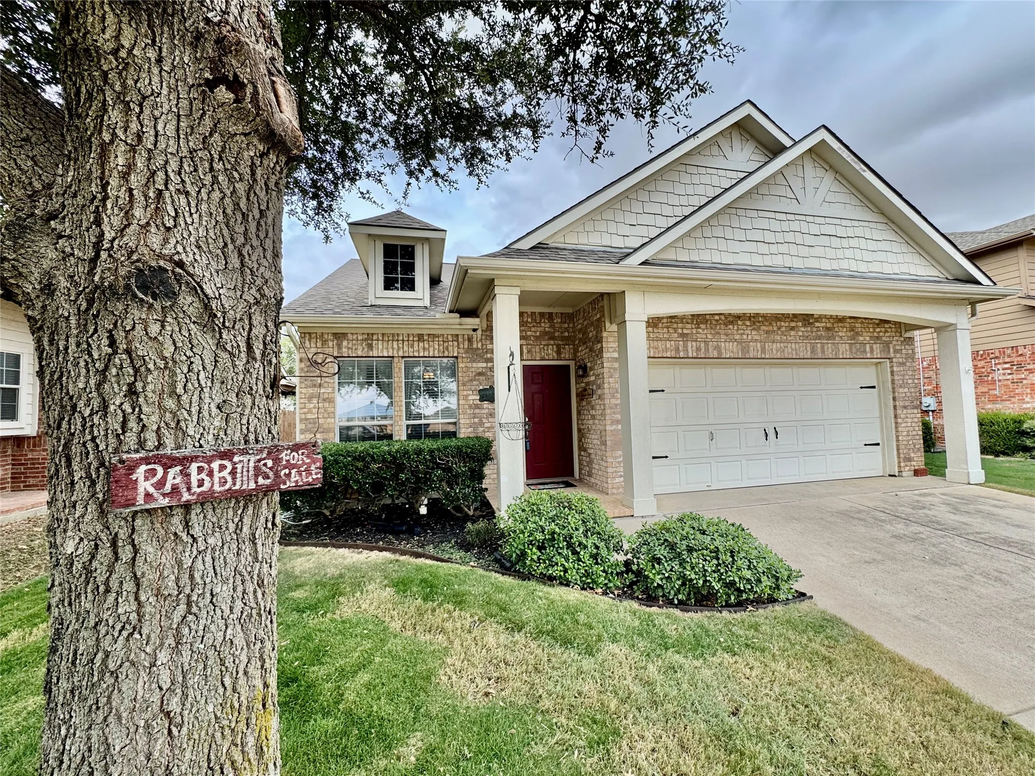 Single Family Residence For Sale in Tarrant County , 504 Winbridge Lane, Fort Worth, Texas 76052, 3 Bedroom, 2 Bathroom, 2 Garage spaces, 1,598 Sqft, built in 2005, mls#21400624, Real Estate Agent in Fort Worth, Homes For Sale in Tarrant county, Homes For Sale in Fort Worth, Realtor in Fort Worth Texas, Real Estate Brokerage Independent Realty Texas, Luminita Cordes Realtor