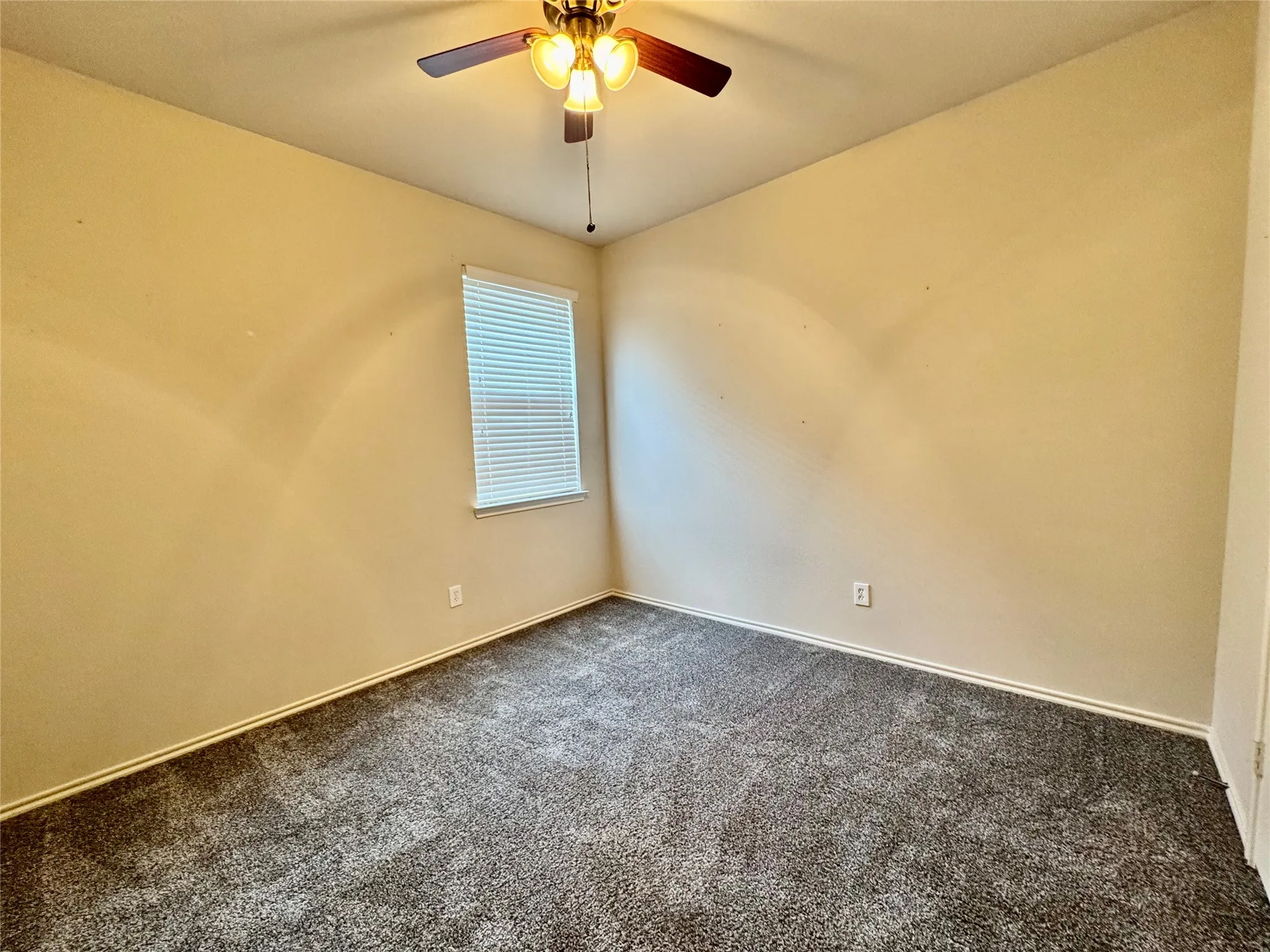 Single Family Residence For Sale in Tarrant County , 504 Winbridge Lane, Fort Worth, Texas 76052, 3 Bedroom, 2 Bathroom, 2 Garage spaces, 1,598 Sqft, built in 2005, mls#21400624, Real Estate Agent in Fort Worth, Homes For Sale in Tarrant county, Homes For Sale in Fort Worth, Realtor in Fort Worth Texas, Real Estate Brokerage Independent Realty Texas, Luminita Cordes Realtor