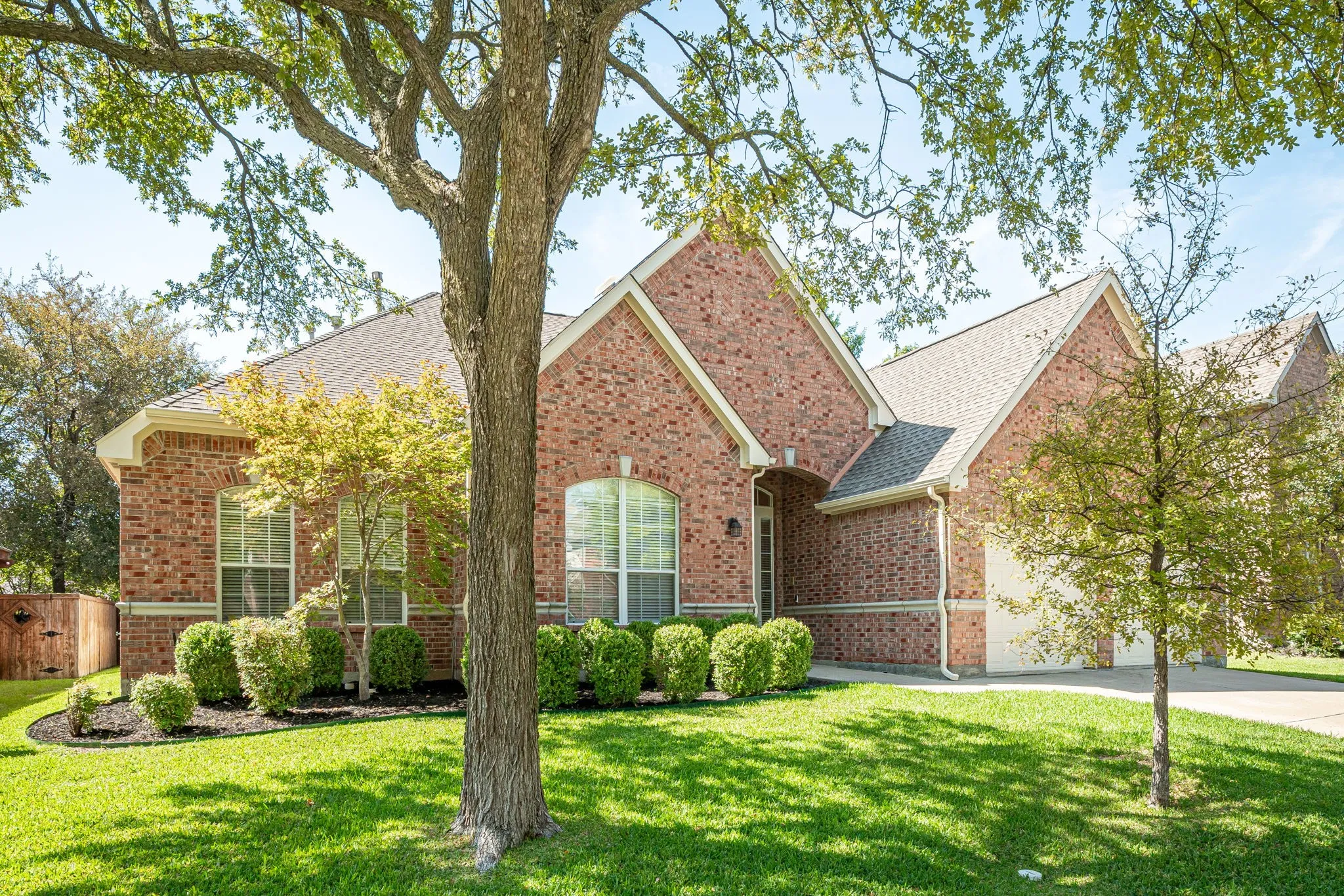 Single Family Residence For Sale in Collin County , 8505 Ponderosa Drive, Mc Kinney, Texas 75072, 4 Bedroom, 3 Bathroom, 2 Garage spaces, 2,757 Sqft, built in 2001, mls#21400598, Real Estate Agent in Mc Kinney, Homes For Sale in Collin county, Homes For Sale in Mc Kinney, Realtor in Mc Kinney Texas, Real Estate Brokerage Independent Realty Texas, Luminita Cordes Realtor