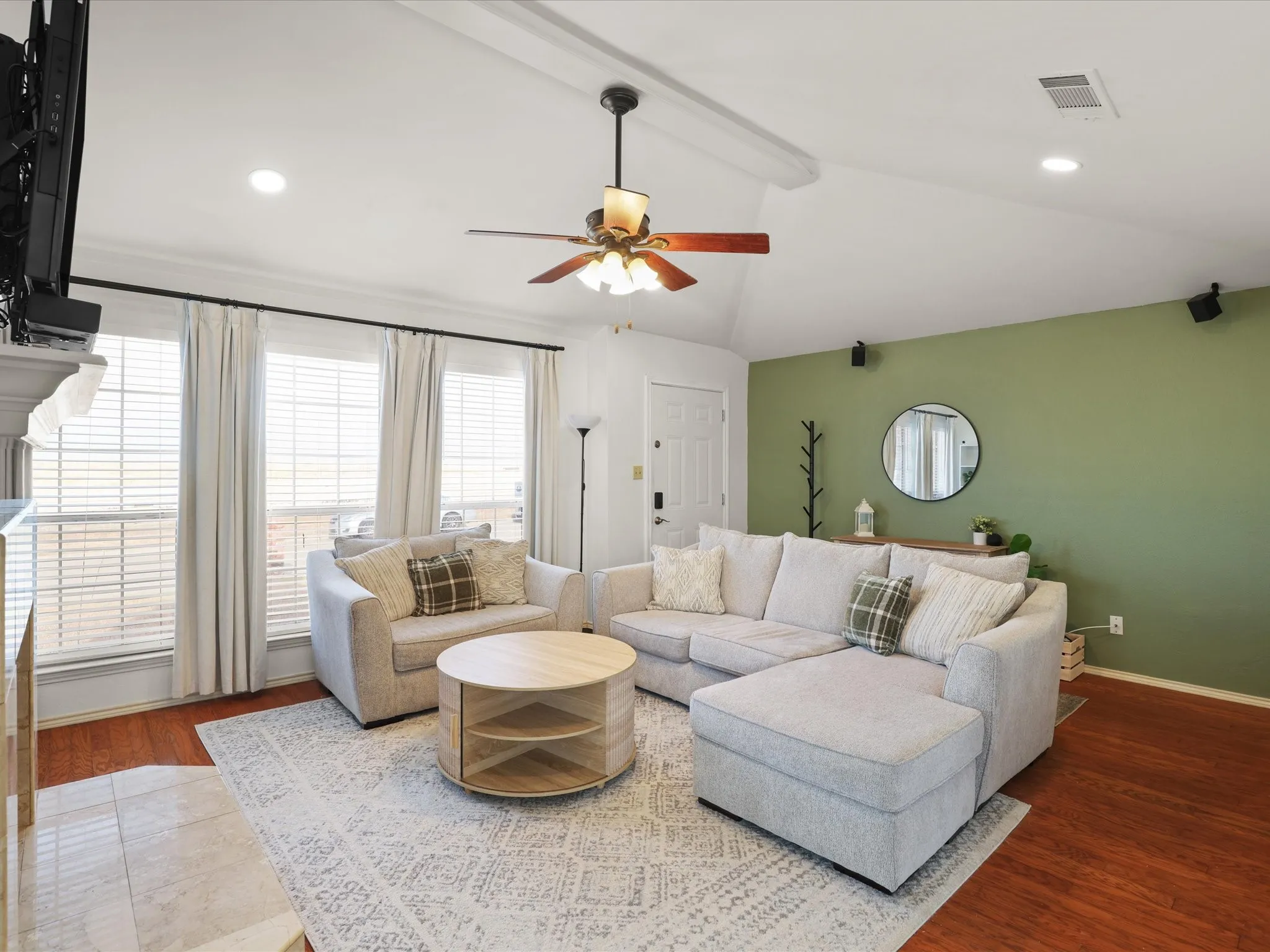 Single Family Residence For Sale in Tarrant County , 709 Basset Locke Drive, Fort Worth, Texas 76108, 3 Bedroom, 2 Bathroom, 2 Garage spaces, 1,115 Sqft, built in 1989, mls#21398392, Real Estate Agent in Fort Worth, Homes For Sale in Tarrant county, Homes For Sale in Fort Worth, Realtor in Fort Worth Texas, Real Estate Brokerage Independent Realty Texas, Luminita Cordes Realtor