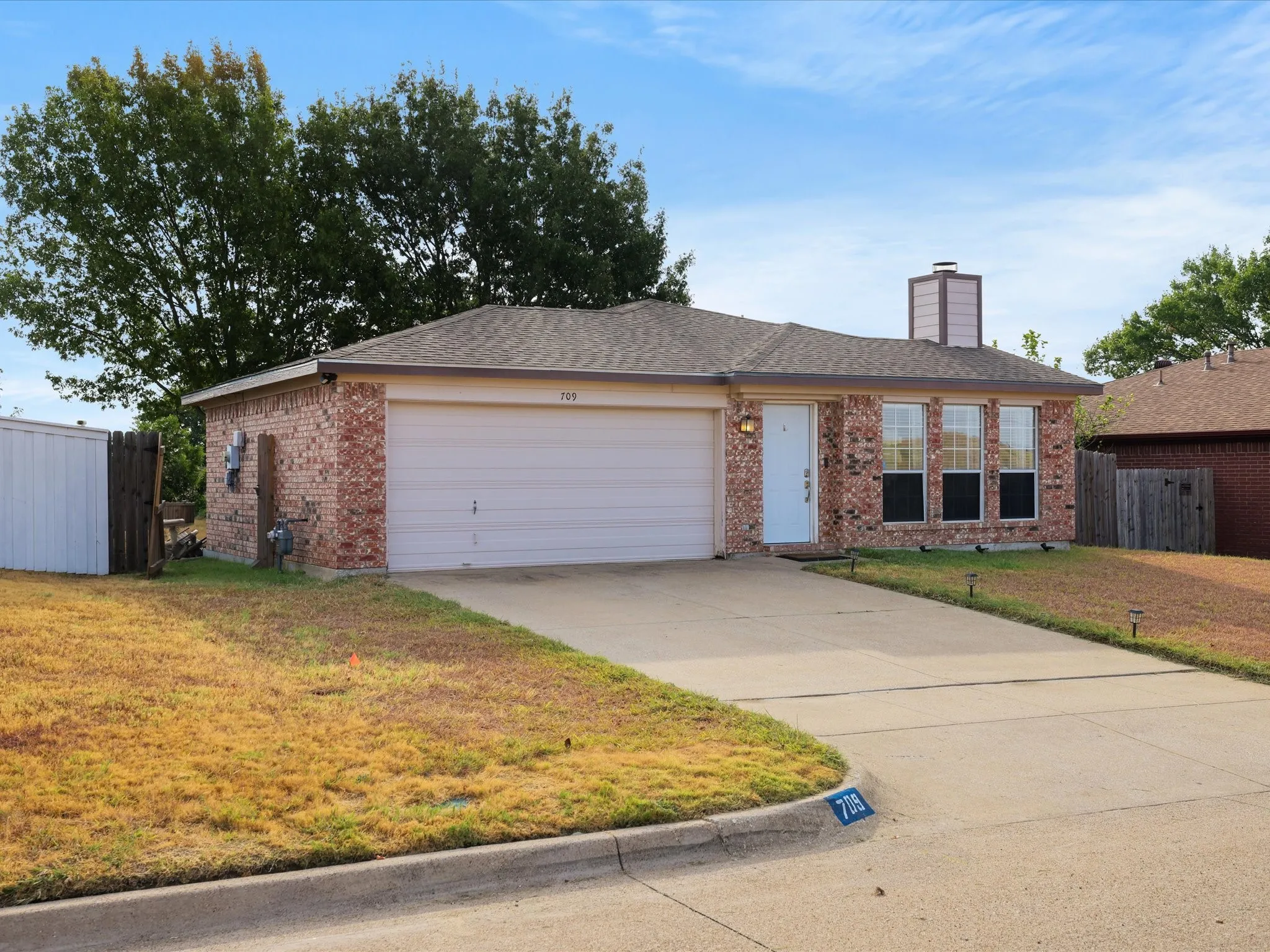 Single Family Residence For Sale in Tarrant County , 709 Basset Locke Drive, Fort Worth, Texas 76108, 3 Bedroom, 2 Bathroom, 2 Garage spaces, 1,115 Sqft, built in 1989, mls#21398392, Real Estate Agent in Fort Worth, Homes For Sale in Tarrant county, Homes For Sale in Fort Worth, Realtor in Fort Worth Texas, Real Estate Brokerage Independent Realty Texas, Luminita Cordes Realtor