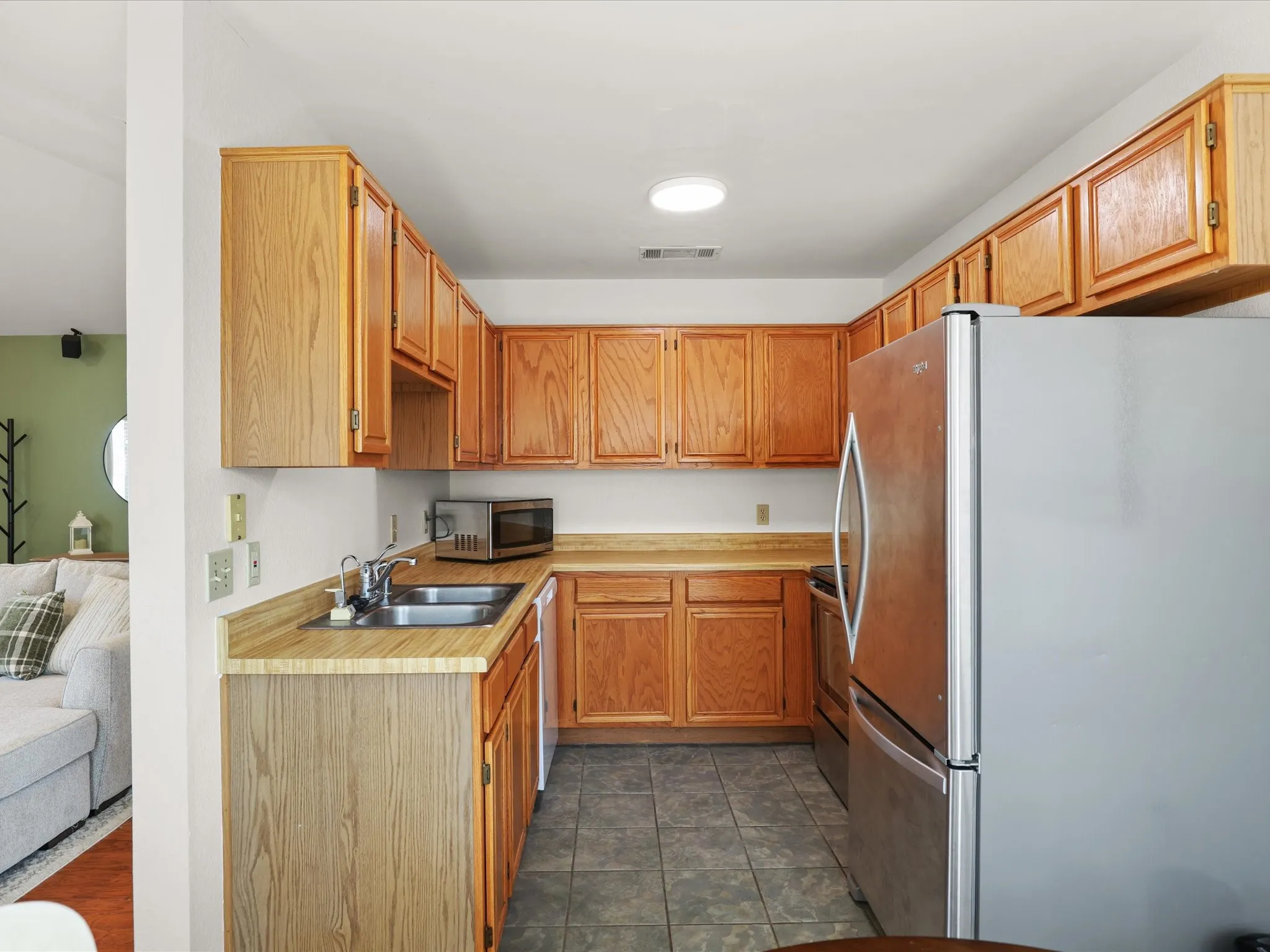 Single Family Residence For Sale in Tarrant County , 709 Basset Locke Drive, Fort Worth, Texas 76108, 3 Bedroom, 2 Bathroom, 2 Garage spaces, 1,115 Sqft, built in 1989, mls#21398392, Real Estate Agent in Fort Worth, Homes For Sale in Tarrant county, Homes For Sale in Fort Worth, Realtor in Fort Worth Texas, Real Estate Brokerage Independent Realty Texas, Luminita Cordes Realtor
