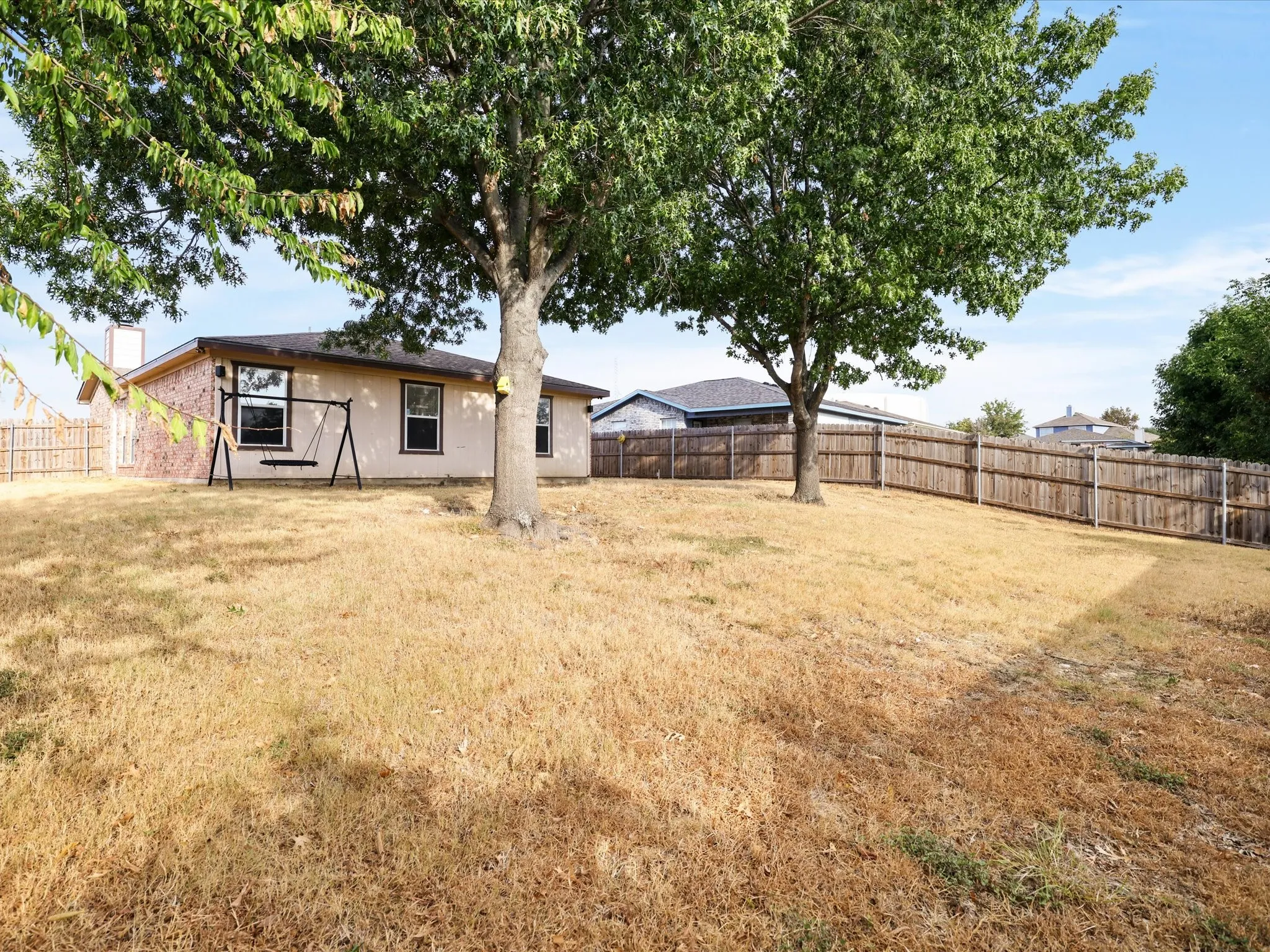 Single Family Residence For Sale in Tarrant County , 709 Basset Locke Drive, Fort Worth, Texas 76108, 3 Bedroom, 2 Bathroom, 2 Garage spaces, 1,115 Sqft, built in 1989, mls#21398392, Real Estate Agent in Fort Worth, Homes For Sale in Tarrant county, Homes For Sale in Fort Worth, Realtor in Fort Worth Texas, Real Estate Brokerage Independent Realty Texas, Luminita Cordes Realtor