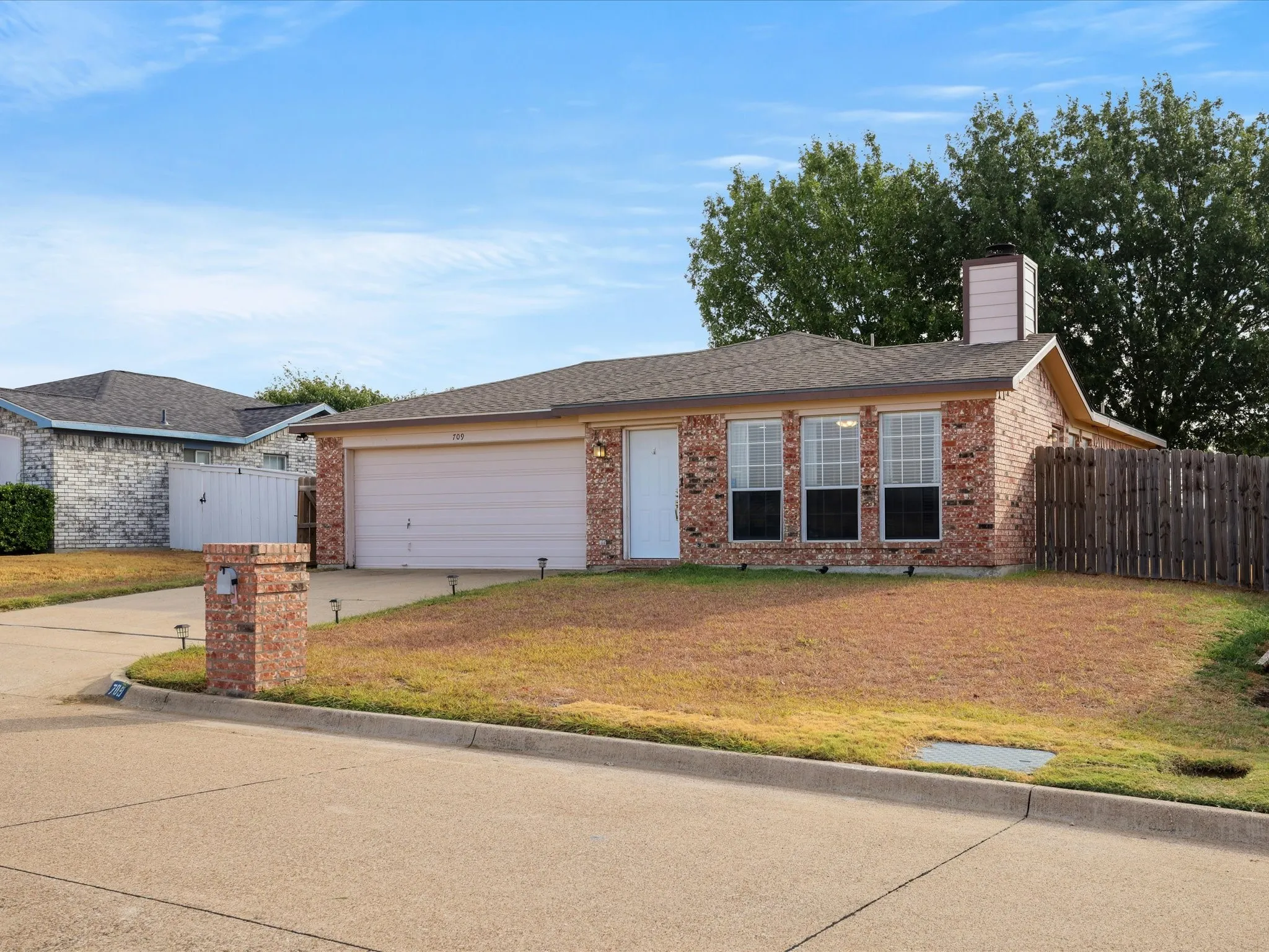 Single Family Residence For Sale in Tarrant County , 709 Basset Locke Drive, Fort Worth, Texas 76108, 3 Bedroom, 2 Bathroom, 2 Garage spaces, 1,115 Sqft, built in 1989, mls#21398392, Real Estate Agent in Fort Worth, Homes For Sale in Tarrant county, Homes For Sale in Fort Worth, Realtor in Fort Worth Texas, Real Estate Brokerage Independent Realty Texas, Luminita Cordes Realtor