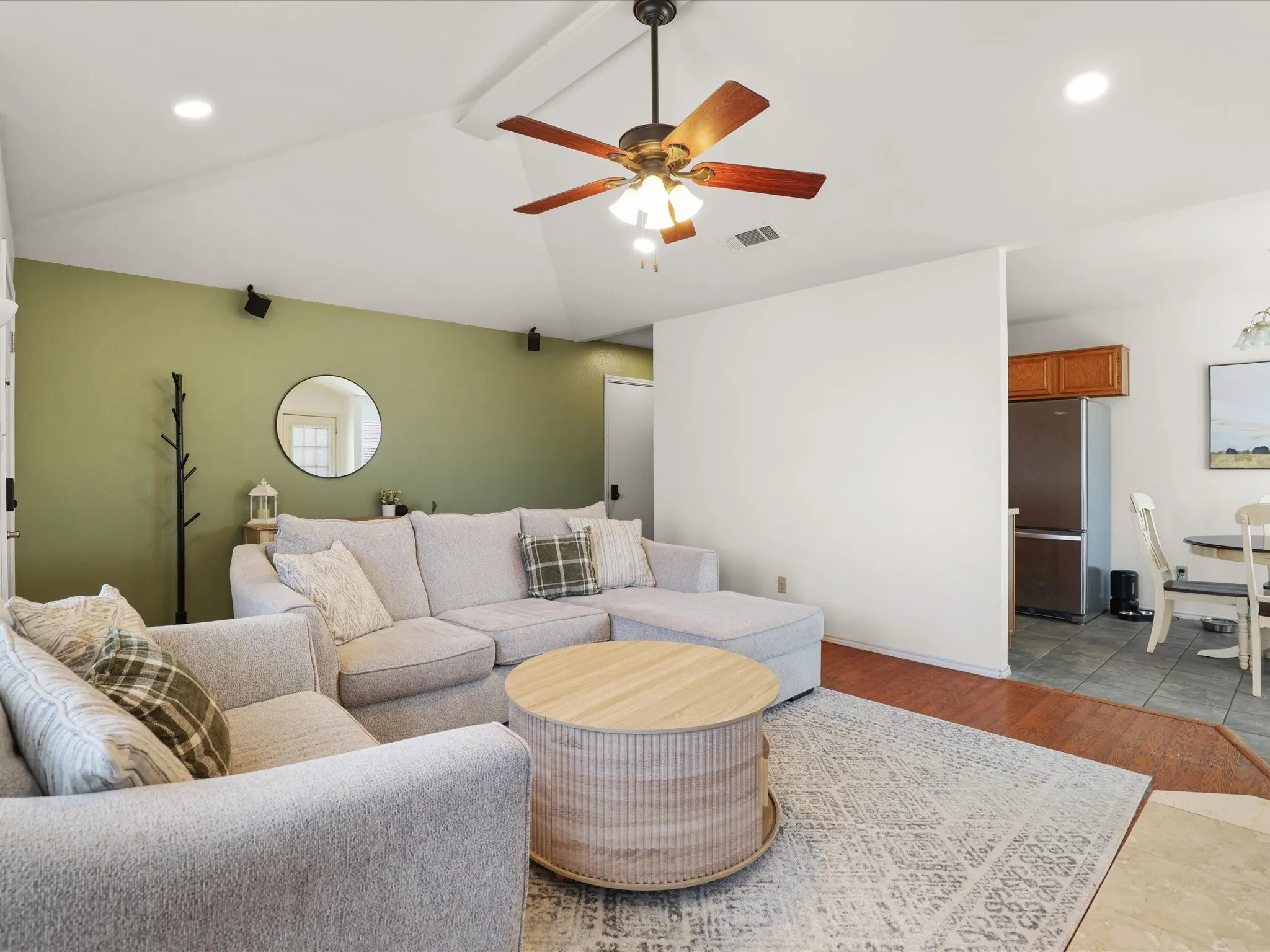 Single Family Residence For Sale in Tarrant County , 709 Basset Locke Drive, Fort Worth, Texas 76108, 3 Bedroom, 2 Bathroom, 2 Garage spaces, 1,115 Sqft, built in 1989, mls#21398392, Real Estate Agent in Fort Worth, Homes For Sale in Tarrant county, Homes For Sale in Fort Worth, Realtor in Fort Worth Texas, Real Estate Brokerage Independent Realty Texas, Luminita Cordes Realtor