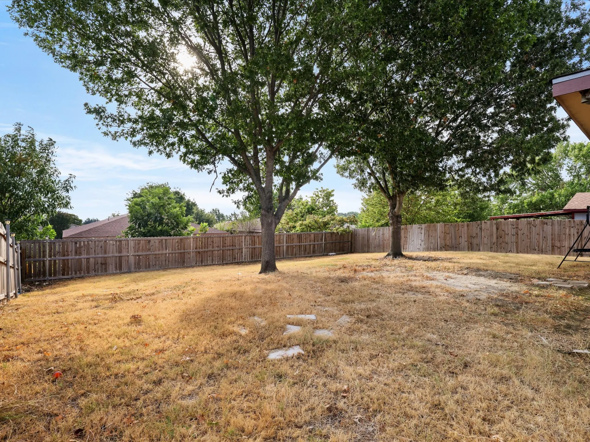 Single Family Residence For Sale in Tarrant County , 709 Basset Locke Drive, Fort Worth, Texas 76108, 3 Bedroom, 2 Bathroom, 2 Garage spaces, 1,115 Sqft, built in 1989, mls#21398392, Real Estate Agent in Fort Worth, Homes For Sale in Tarrant county, Homes For Sale in Fort Worth, Realtor in Fort Worth Texas, Real Estate Brokerage Independent Realty Texas, Luminita Cordes Realtor