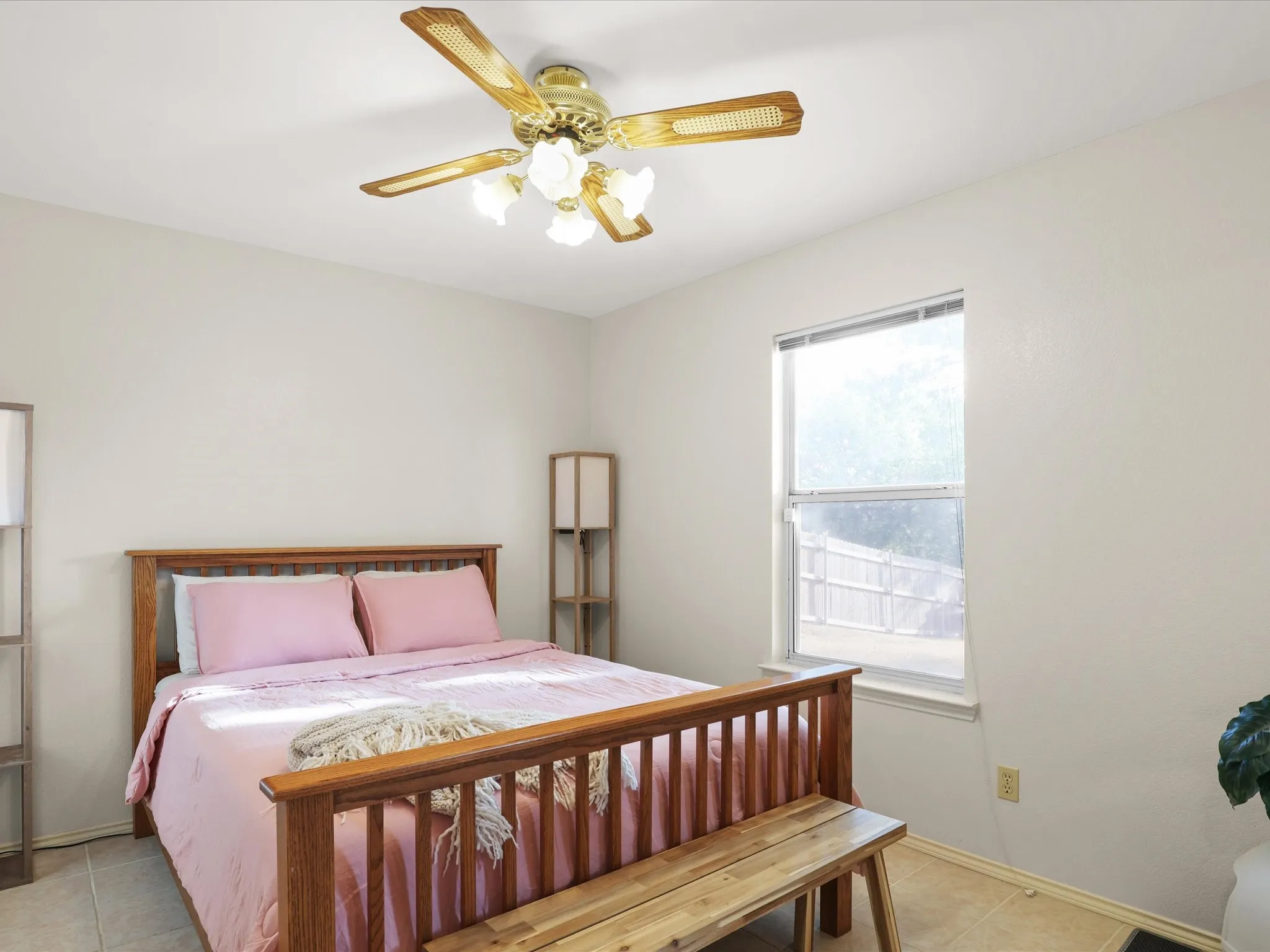 Single Family Residence For Sale in Tarrant County , 709 Basset Locke Drive, Fort Worth, Texas 76108, 3 Bedroom, 2 Bathroom, 2 Garage spaces, 1,115 Sqft, built in 1989, mls#21398392, Real Estate Agent in Fort Worth, Homes For Sale in Tarrant county, Homes For Sale in Fort Worth, Realtor in Fort Worth Texas, Real Estate Brokerage Independent Realty Texas, Luminita Cordes Realtor
