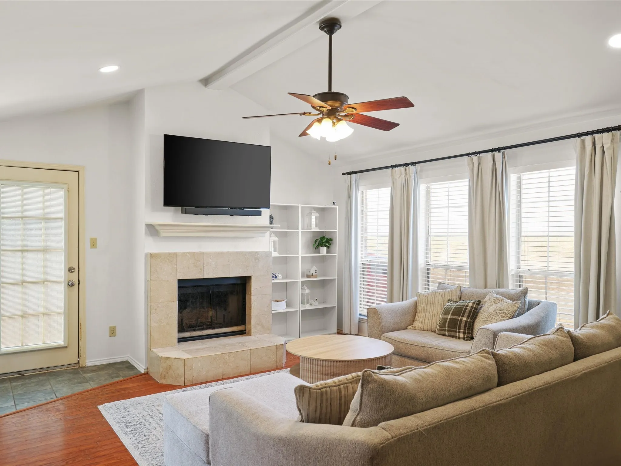 Single Family Residence For Sale in Tarrant County , 709 Basset Locke Drive, Fort Worth, Texas 76108, 3 Bedroom, 2 Bathroom, 2 Garage spaces, 1,115 Sqft, built in 1989, mls#21398392, Real Estate Agent in Fort Worth, Homes For Sale in Tarrant county, Homes For Sale in Fort Worth, Realtor in Fort Worth Texas, Real Estate Brokerage Independent Realty Texas, Luminita Cordes Realtor