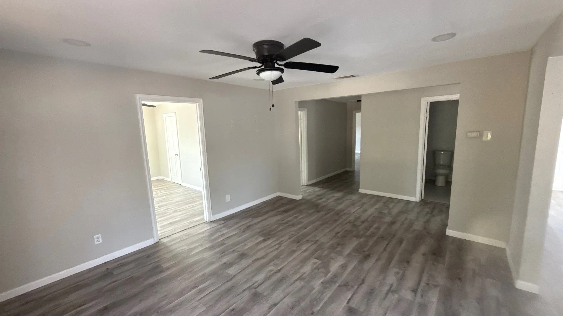 Single Family Residence For Sale in Dallas County , 1402 Inwood Boulevard, Garland, Texas 75042, 3 Bedroom, 2 Bathroom, Garage spaces, 1,632 Sqft, built in 1940, mls#21398210, Real Estate Agent in Garland, Homes For Sale in Dallas county, Homes For Sale in Garland, Realtor in Garland Texas, Real Estate Brokerage Independent Realty Texas, Luminita Cordes Realtor