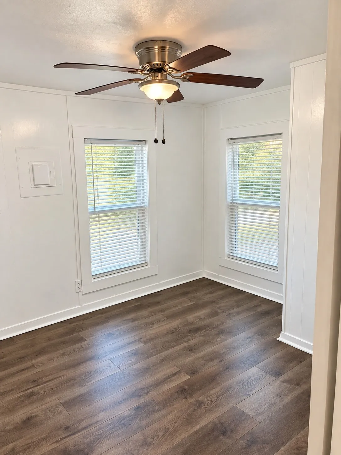 Single Family Residence For Rent in Tarrant County , 5505 Kilpatrick Avenue, Fort Worth, Texas 76107, 3 Bedroom, 1 Bathroom, Garage spaces, 816 Sqft, built in 1945, mls#21400667, Real Estate Agent in Fort Worth, Homes For Rent in Tarrant county, Homes For Rent in Fort Worth, Realtor in Fort Worth Texas, Real Estate Brokerage Independent Realty Texas, Luminita Cordes Realtor