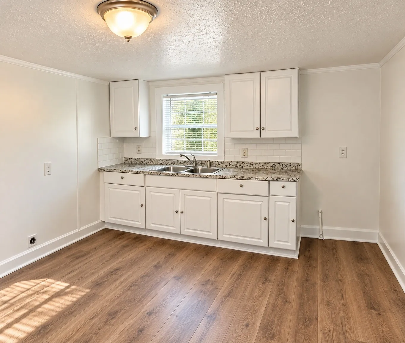 Single Family Residence For Rent in Tarrant County , 5505 Kilpatrick Avenue, Fort Worth, Texas 76107, 3 Bedroom, 1 Bathroom, Garage spaces, 816 Sqft, built in 1945, mls#21400667, Real Estate Agent in Fort Worth, Homes For Rent in Tarrant county, Homes For Rent in Fort Worth, Realtor in Fort Worth Texas, Real Estate Brokerage Independent Realty Texas, Luminita Cordes Realtor