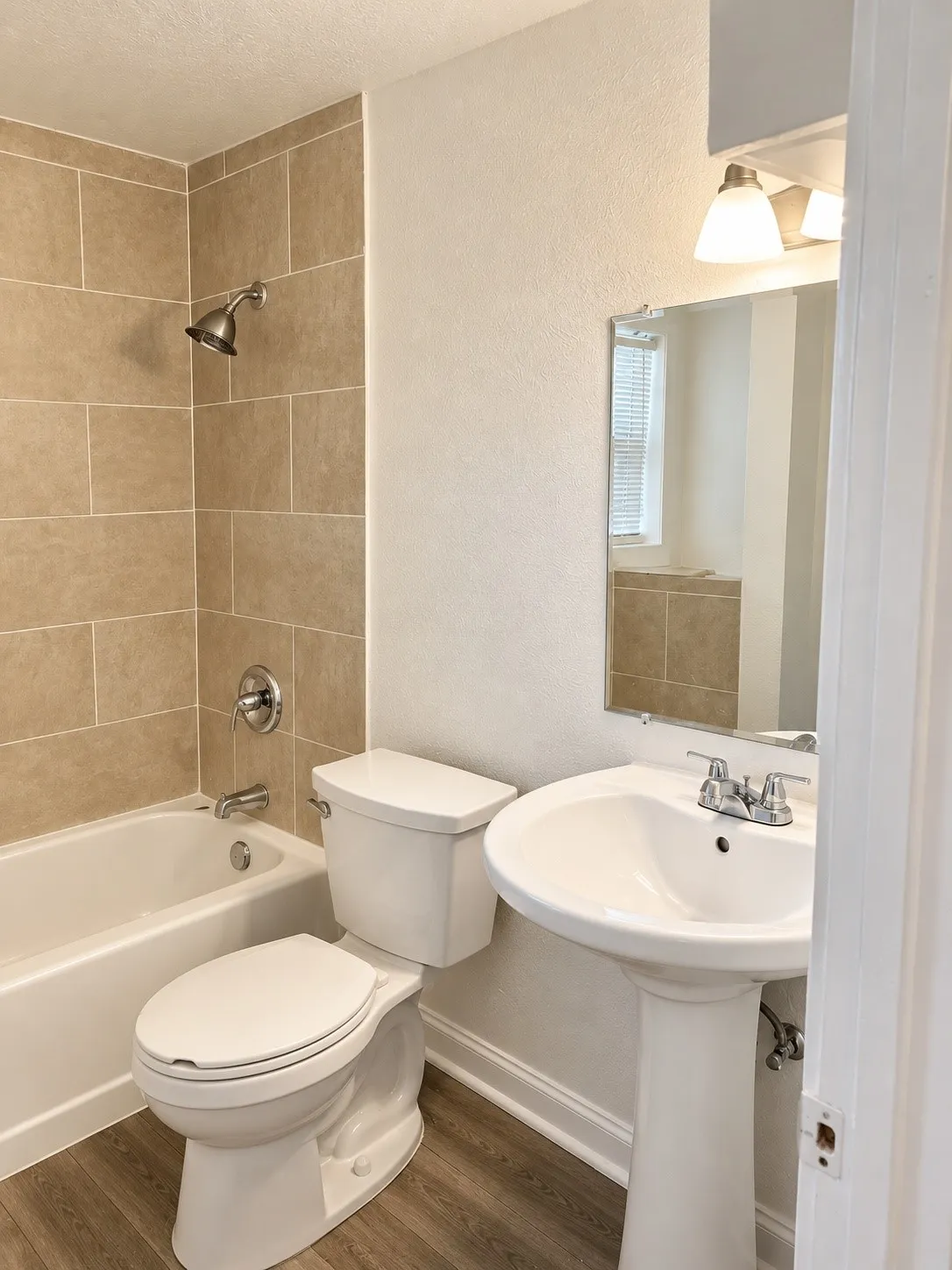 Single Family Residence For Rent in Tarrant County , 5505 Kilpatrick Avenue, Fort Worth, Texas 76107, 3 Bedroom, 1 Bathroom, Garage spaces, 816 Sqft, built in 1945, mls#21400667, Real Estate Agent in Fort Worth, Homes For Rent in Tarrant county, Homes For Rent in Fort Worth, Realtor in Fort Worth Texas, Real Estate Brokerage Independent Realty Texas, Luminita Cordes Realtor