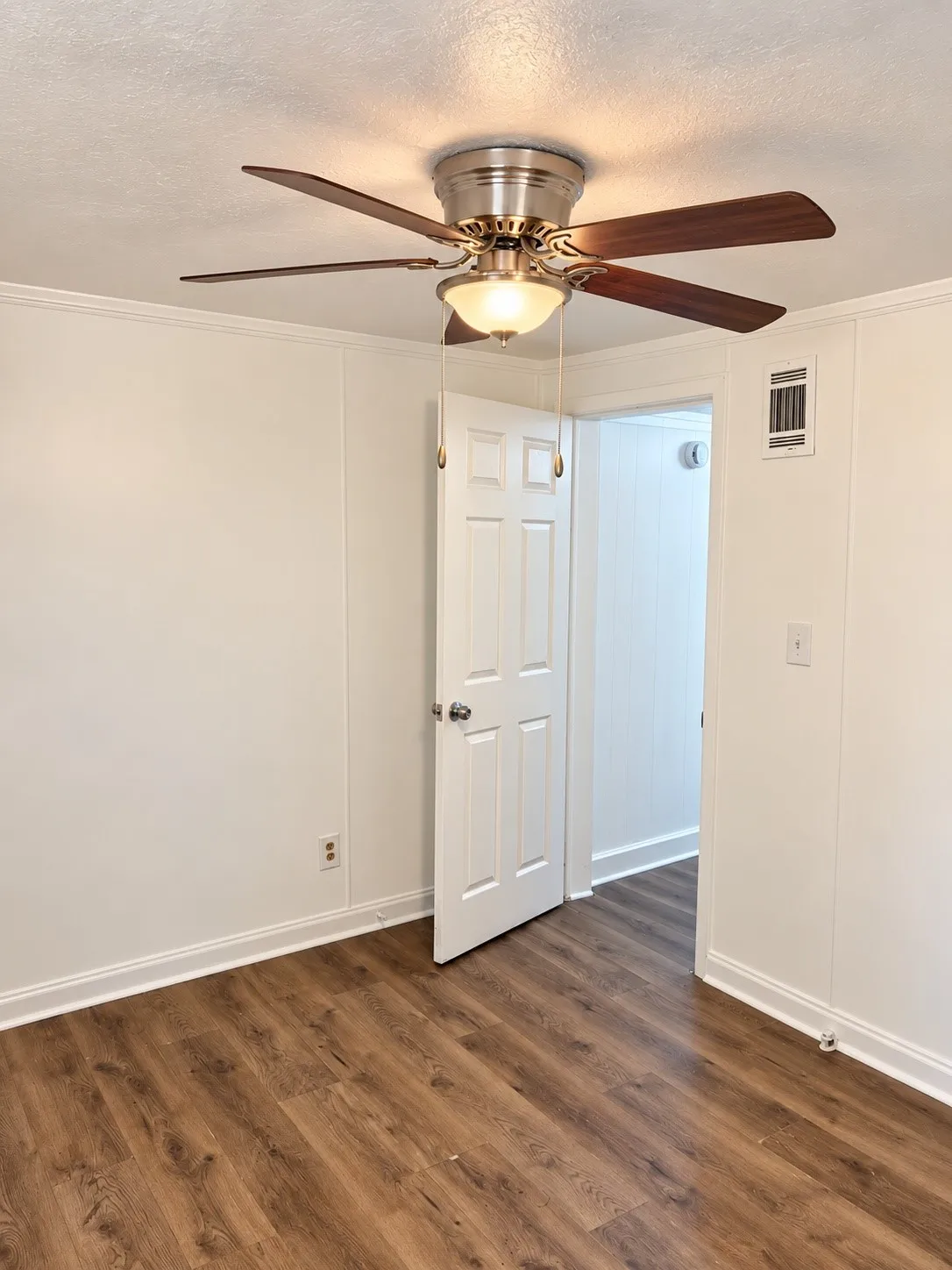 Single Family Residence For Rent in Tarrant County , 5505 Kilpatrick Avenue, Fort Worth, Texas 76107, 3 Bedroom, 1 Bathroom, Garage spaces, 816 Sqft, built in 1945, mls#21400667, Real Estate Agent in Fort Worth, Homes For Rent in Tarrant county, Homes For Rent in Fort Worth, Realtor in Fort Worth Texas, Real Estate Brokerage Independent Realty Texas, Luminita Cordes Realtor
