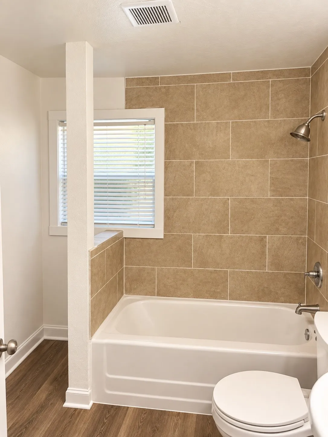 Single Family Residence For Rent in Tarrant County , 5505 Kilpatrick Avenue, Fort Worth, Texas 76107, 3 Bedroom, 1 Bathroom, Garage spaces, 816 Sqft, built in 1945, mls#21400667, Real Estate Agent in Fort Worth, Homes For Rent in Tarrant county, Homes For Rent in Fort Worth, Realtor in Fort Worth Texas, Real Estate Brokerage Independent Realty Texas, Luminita Cordes Realtor
