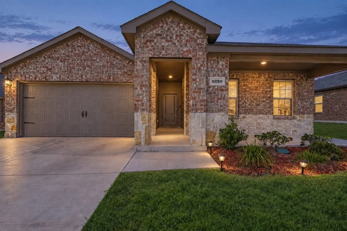 Single Family Residence For Sale in Hunt County , 1320 Waveless Run, Josephine, Texas 75135, 3 Bedroom, 2 Bathroom, 2 Garage spaces, 1,481 Sqft, built in 2023, mls#21400605, Real Estate Agent in Josephine, Homes For Sale in Hunt county, Homes For Sale in Josephine, Realtor in Josephine Texas, Real Estate Brokerage Independent Realty Texas, Luminita Cordes Realtor