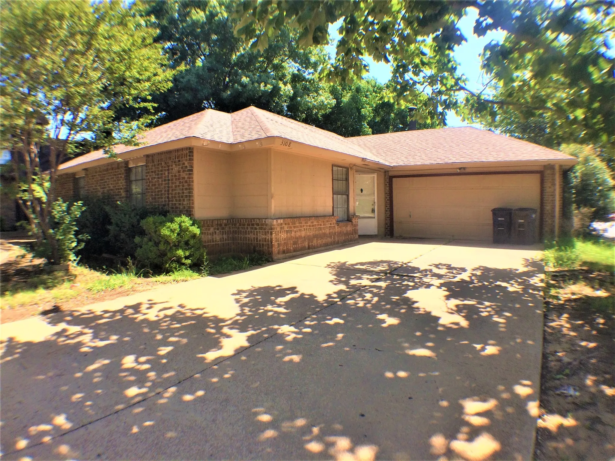 Single Family Residence For Rent in Tarrant County , 3108 Galemeadow Drive, Fort Worth, Texas 76123, 4 Bedroom, 2 Bathroom, Garage spaces, 1,188 Sqft, built in 1984, mls#21400678, Real Estate Agent in Fort Worth, Homes For Rent in Tarrant county, Homes For Rent in Fort Worth, Realtor in Fort Worth Texas, Real Estate Brokerage Independent Realty Texas, Luminita Cordes Realtor