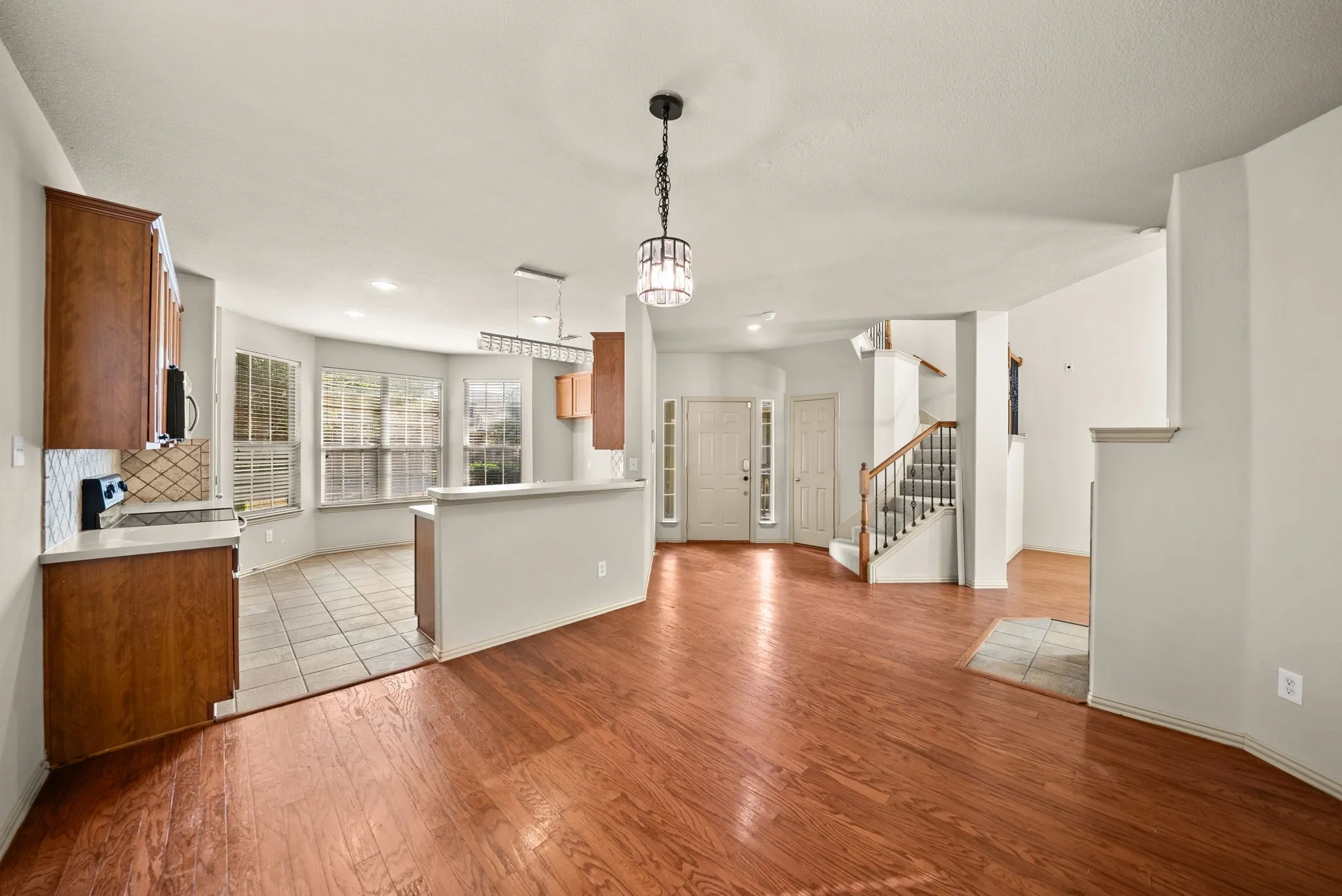 Single Family Residence For Sale in Denton County , 9855 Cedarcrest Drive, Providence Village, Texas 76227, 3 Bedroom, 3 Bathroom, 2 Garage spaces, 1,937 Sqft, built in 2002, mls#21400675, Real Estate Agent in Providence Village, Homes For Sale in Denton county, Homes For Sale in Providence Village, Realtor in Providence Village Texas, Real Estate Brokerage Independent Realty Texas, Luminita Cordes Realtor